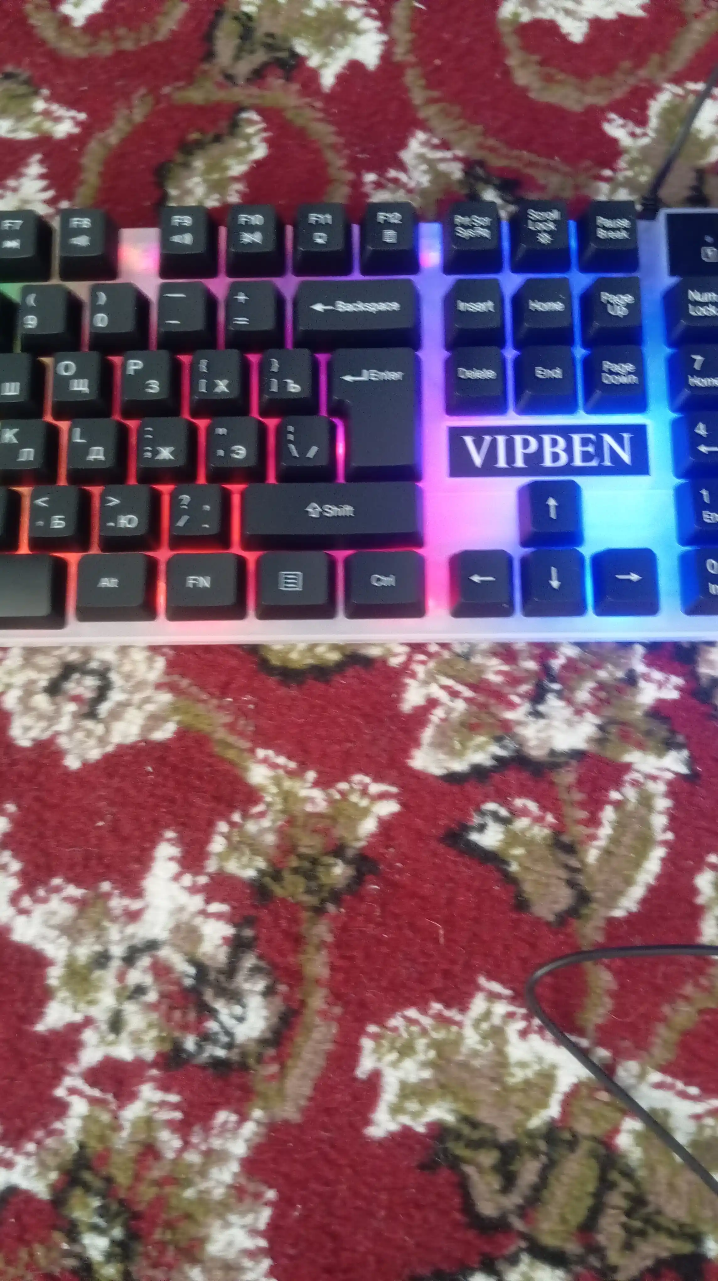 O'yin uchun smart klaviatura va sichqoncha RGB yoritgichi bilan, LED chiroqli