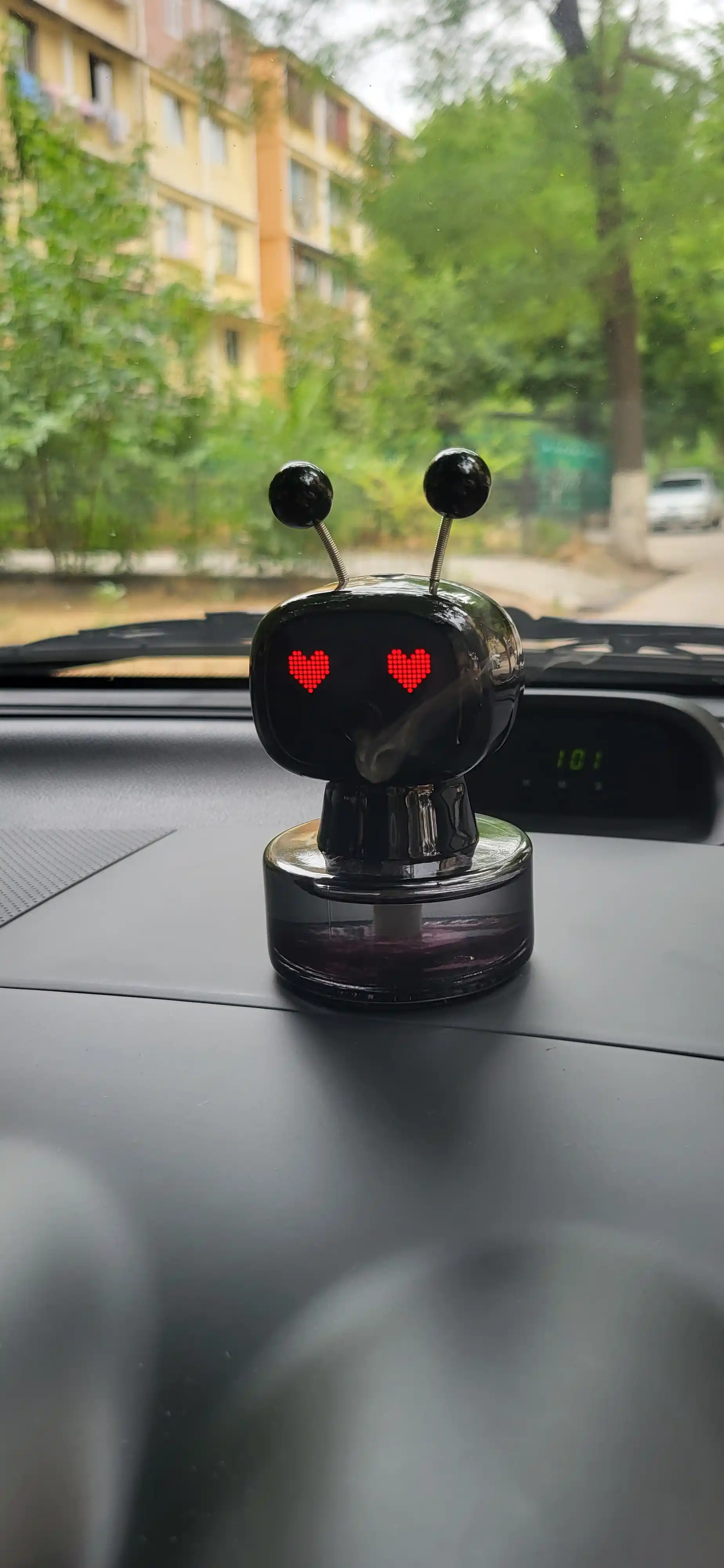 Робот ароматизатор для машины, автомобильный освежитель воздуха аромат