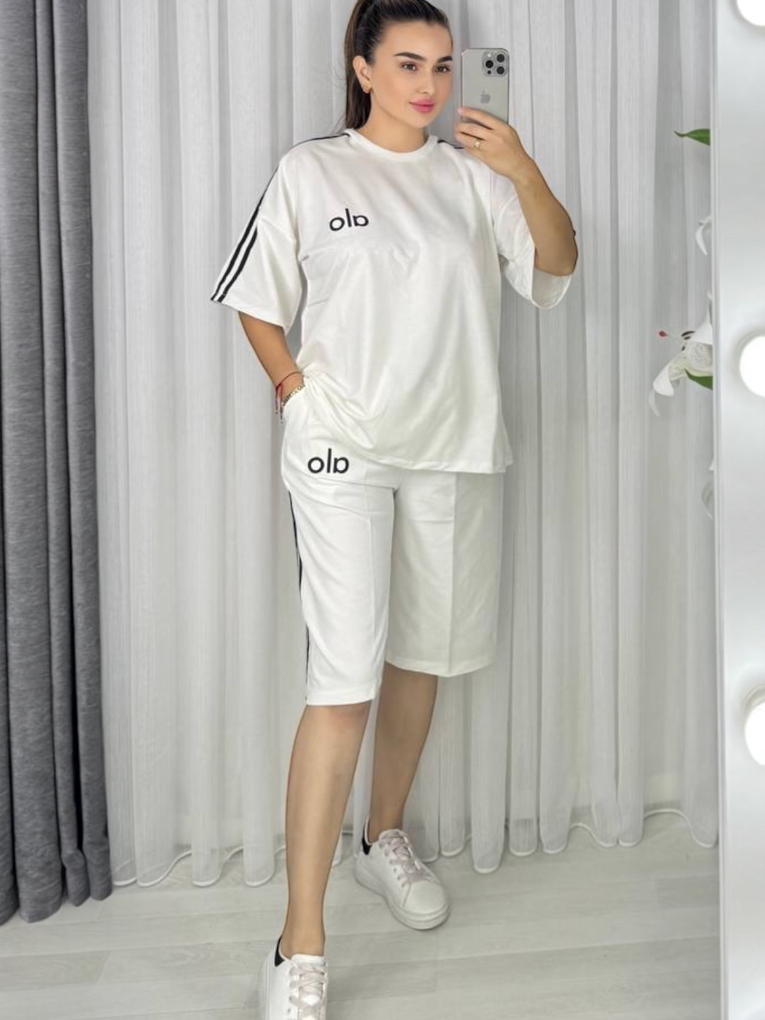 Oriq qizning eshak videosida ulkan dildo