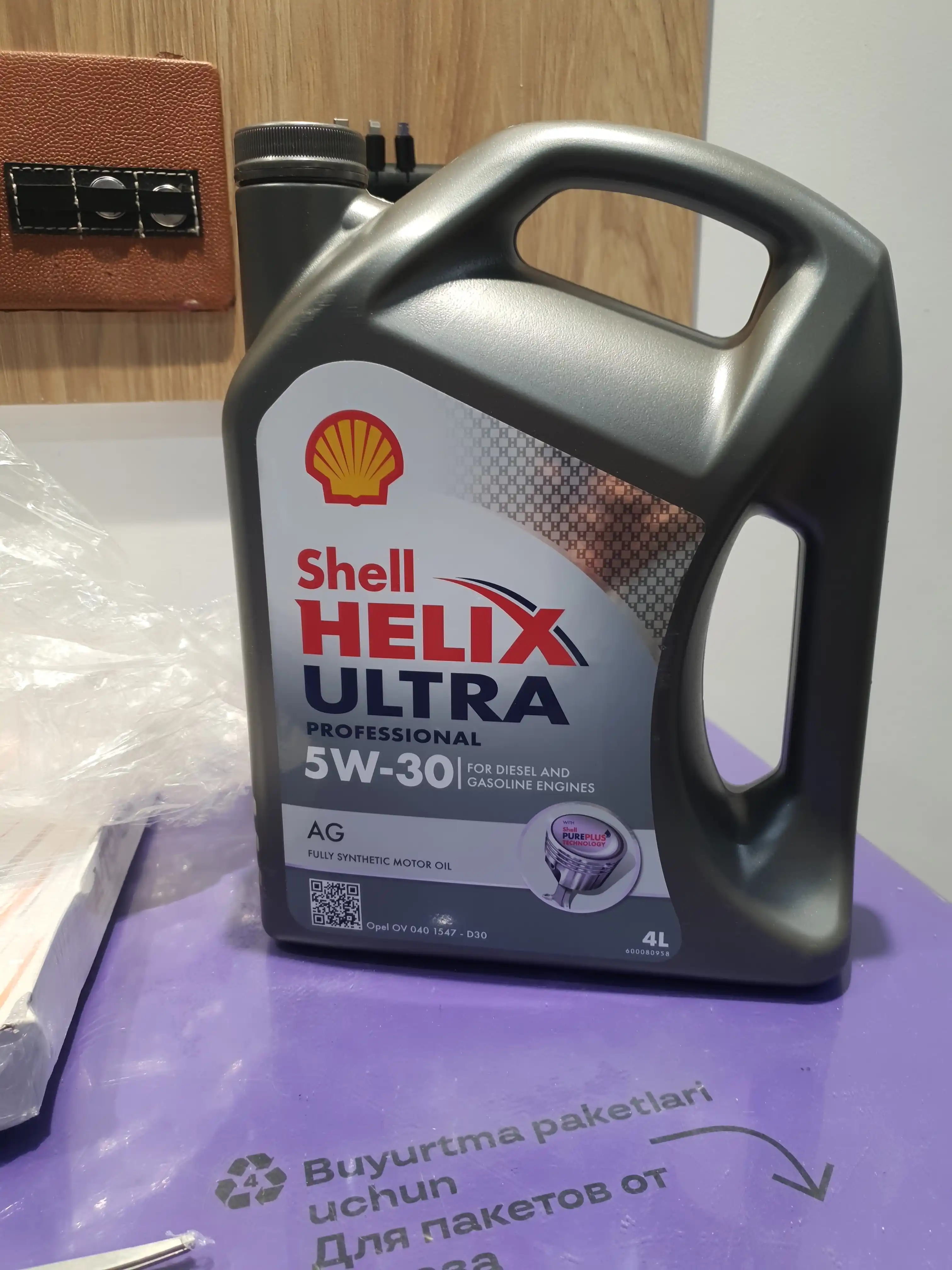 Moy Shell Helix Ultra Professional AG 5W-30, 4 litr