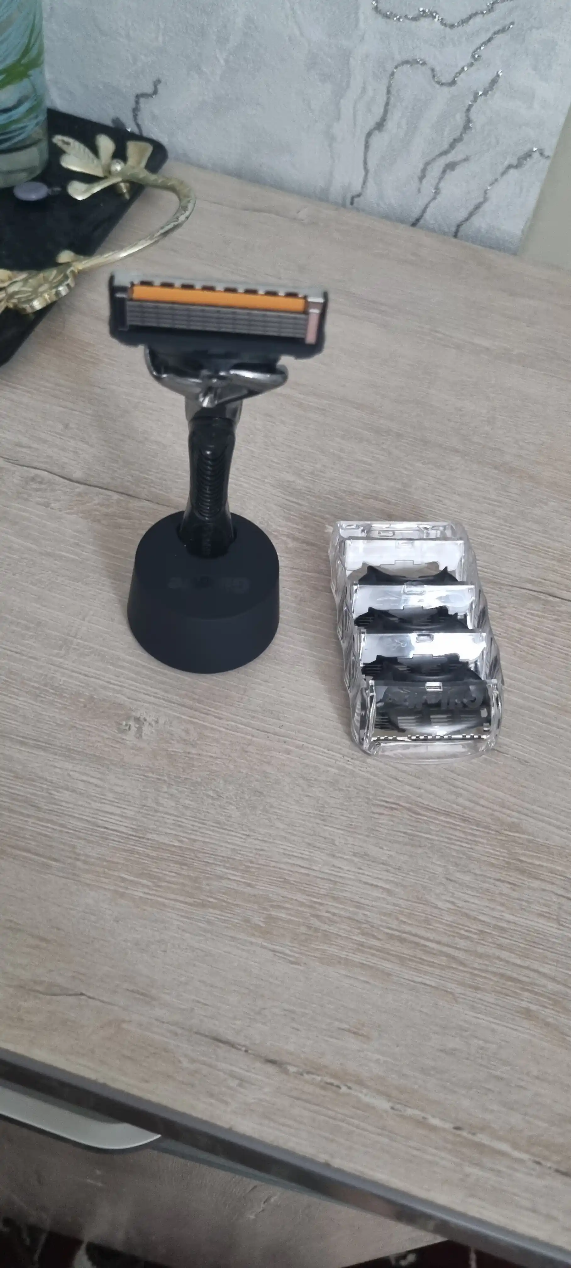 Ustara Gillette ProGlide Flexball, 4 ta kasseta bilan