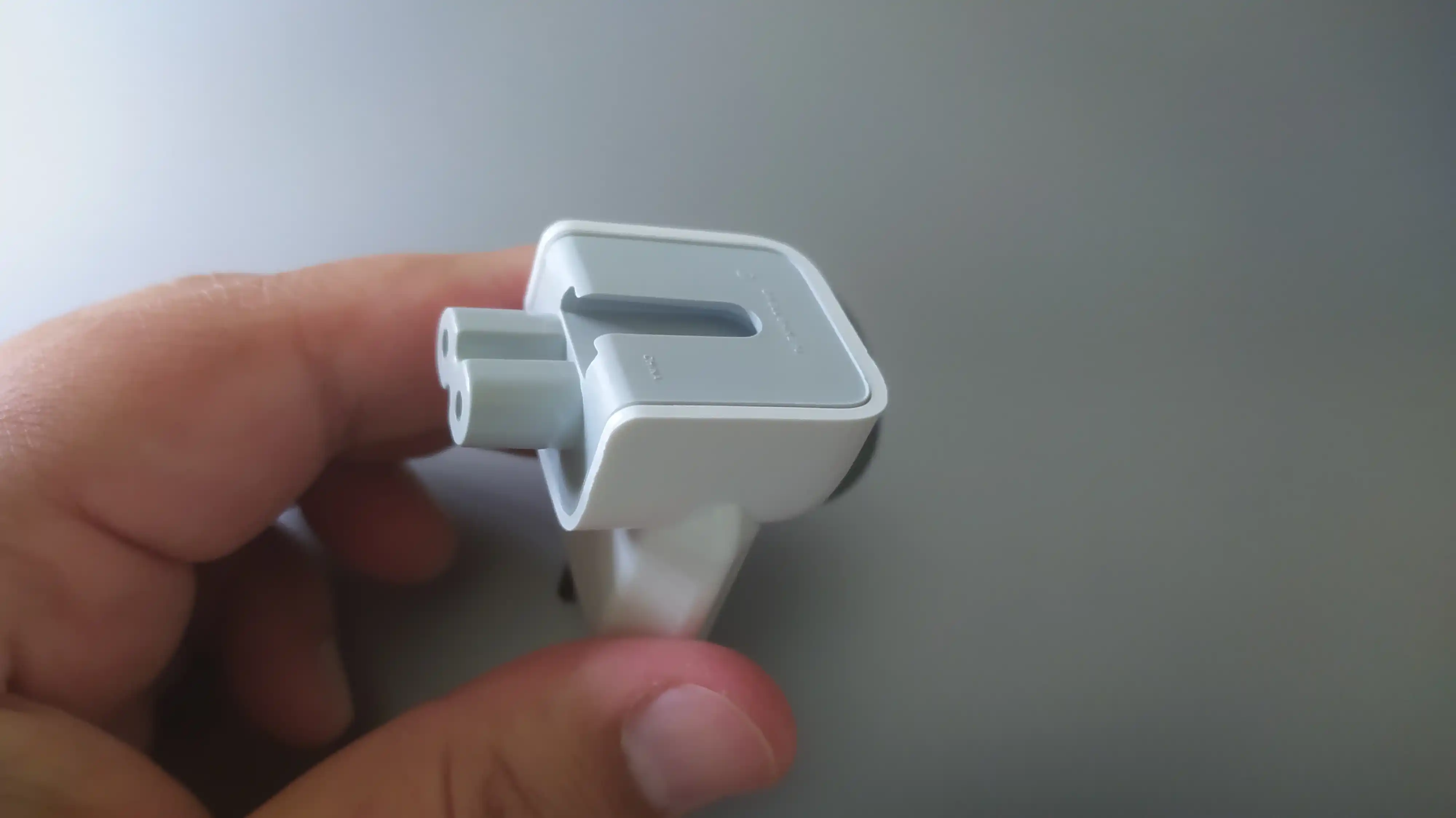 Macbook quvvat manbai va boshqa qurilmalar uchun evro adapter