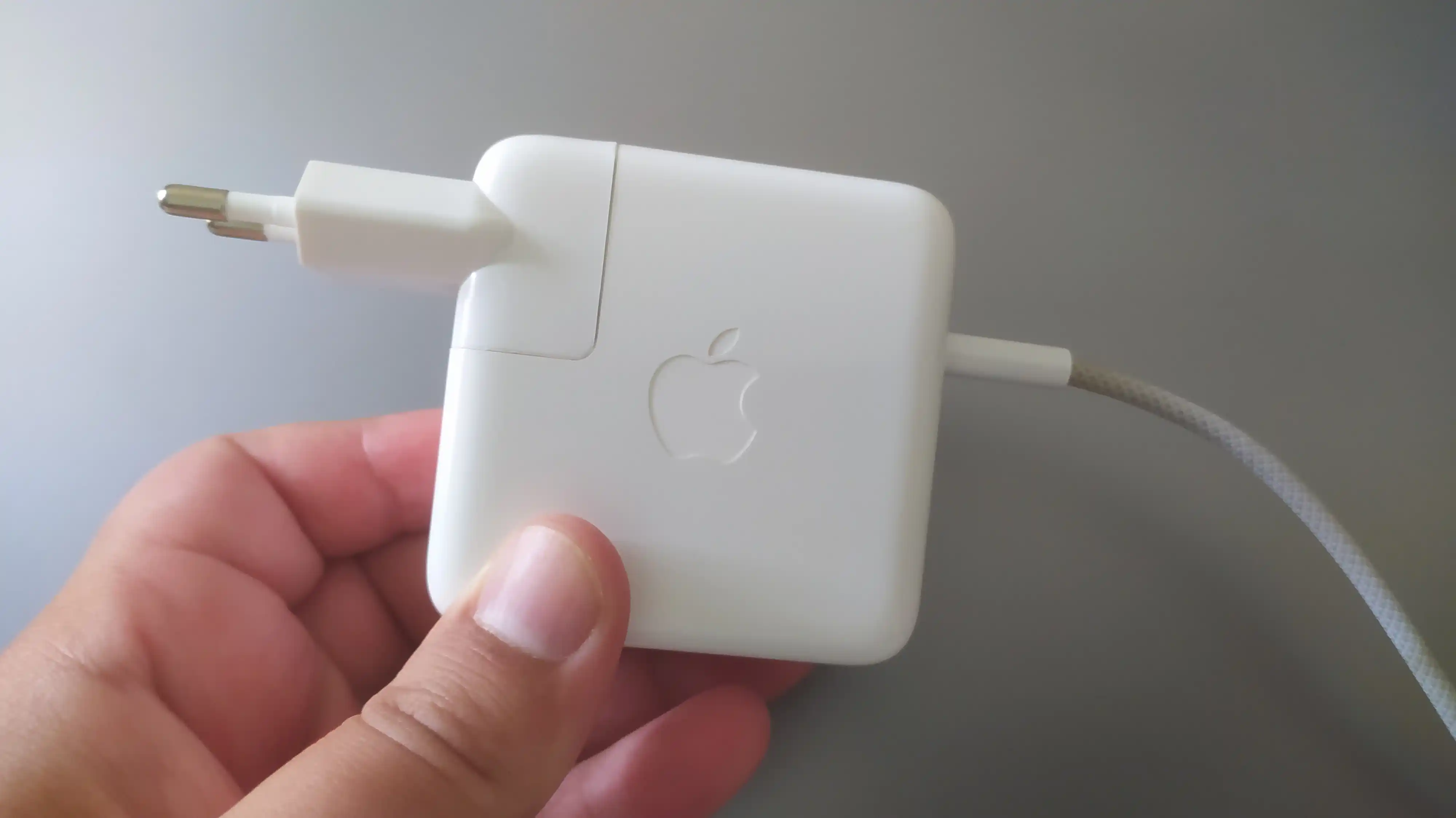 Macbook quvvat manbai va boshqa qurilmalar uchun evro adapter