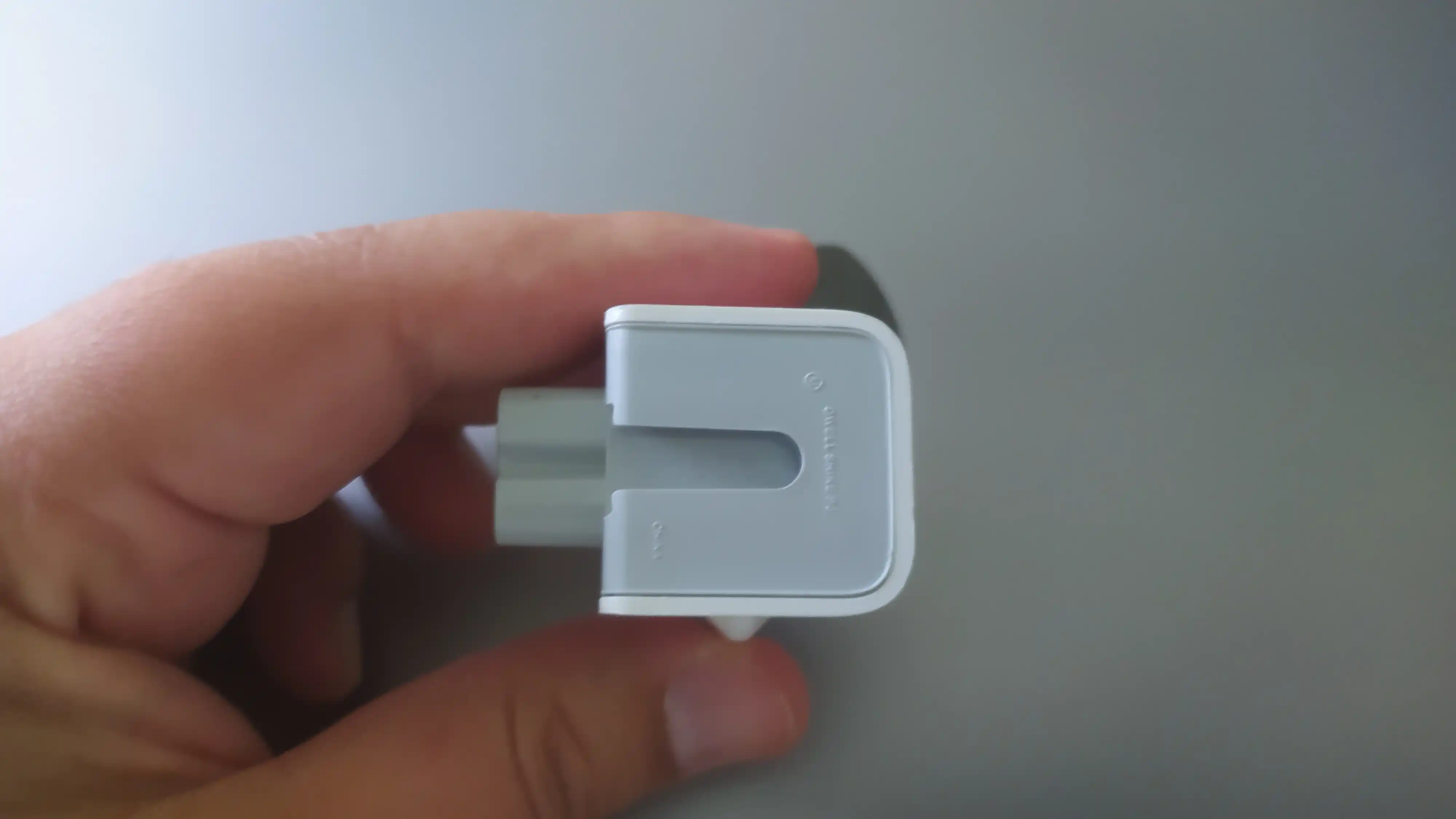 Macbook quvvat manbai va boshqa qurilmalar uchun evro adapter