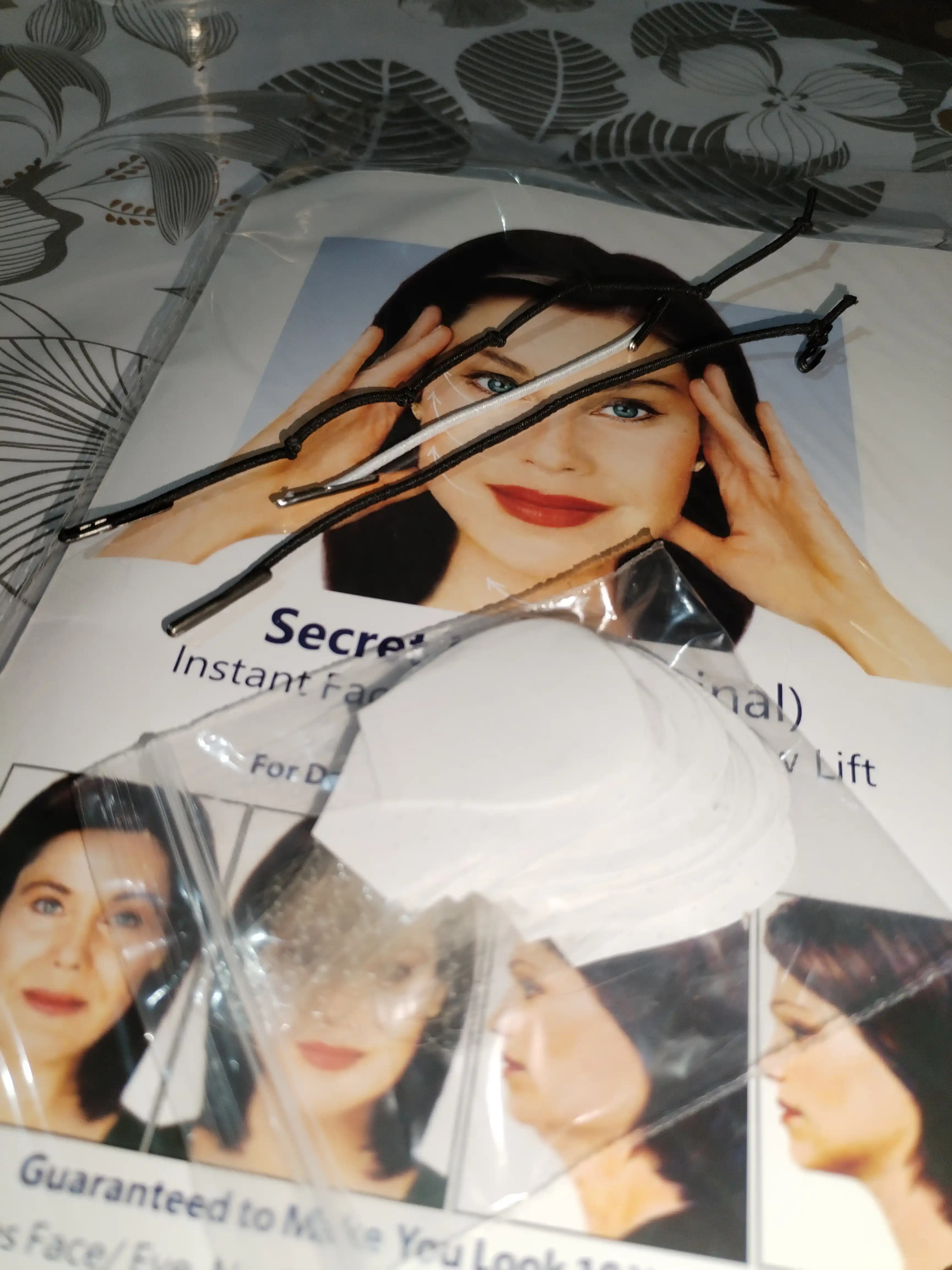 Тейпы для лифтинг эффекта, подтяжки лица Secret Lift