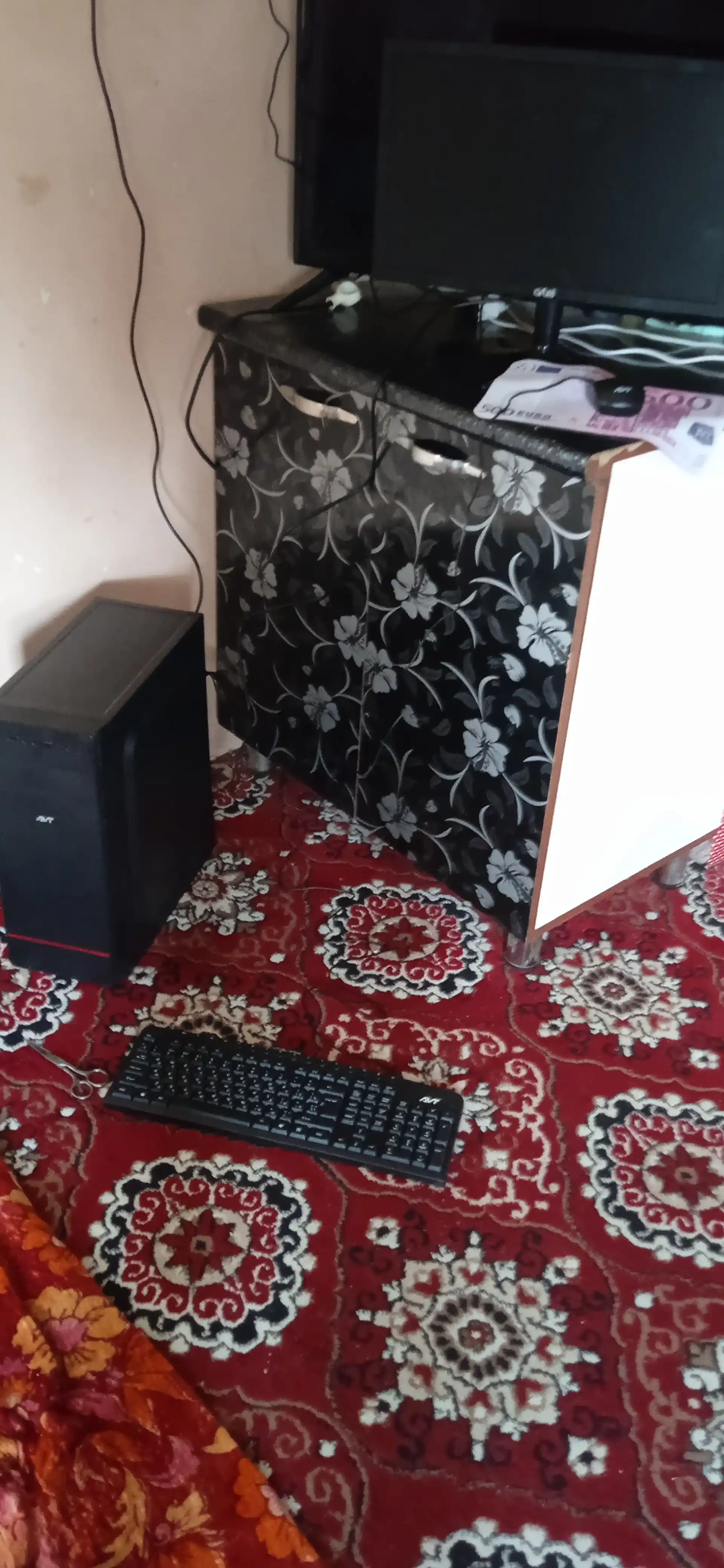 Ofis, uy va o'qish uchun shaxsiy kompyuter, Windows o'rnatilgan, Intel Core i5, 256 GB SSD