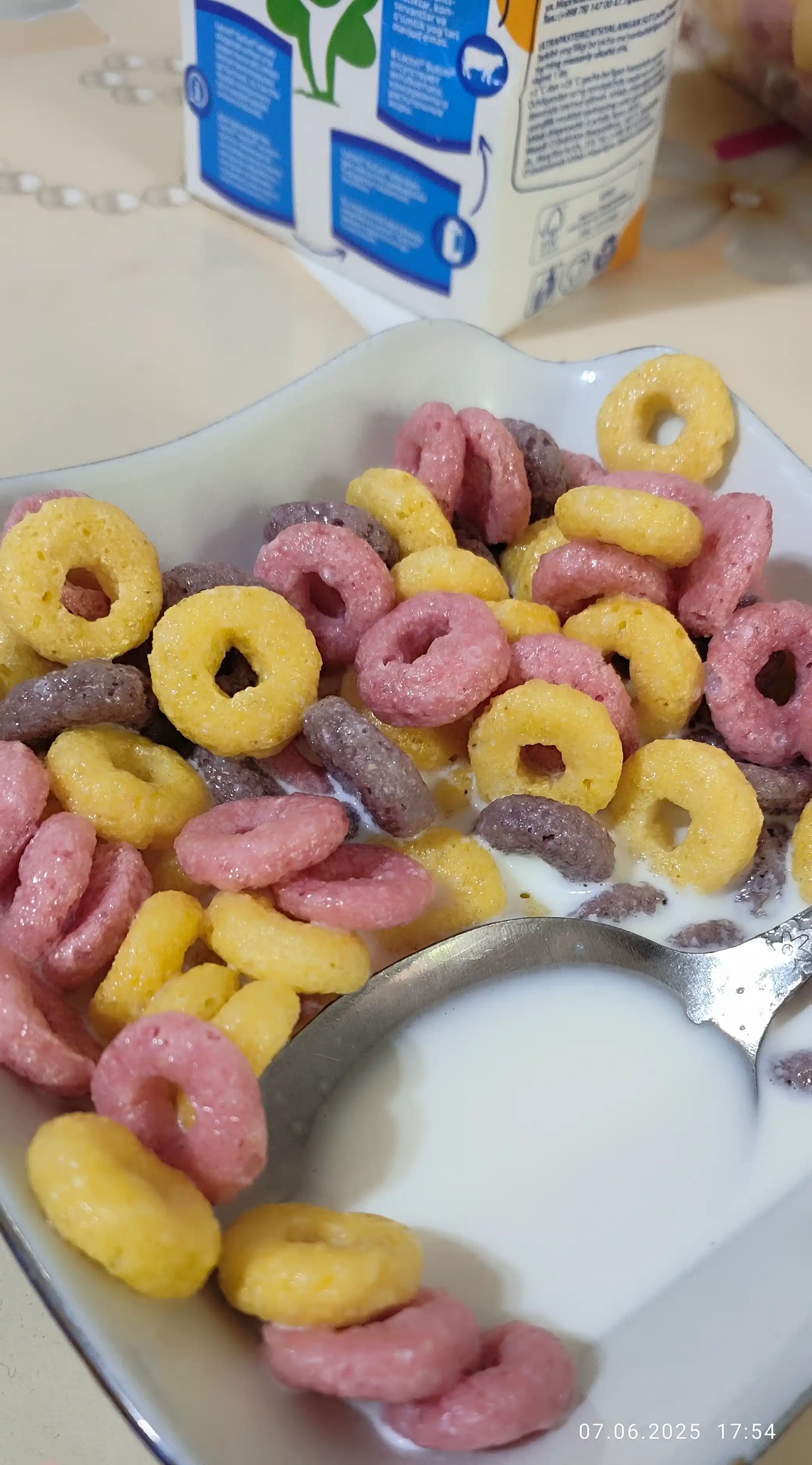 Готовый завтрак Kelloggs Unicorn, радужные колечки, 195 г