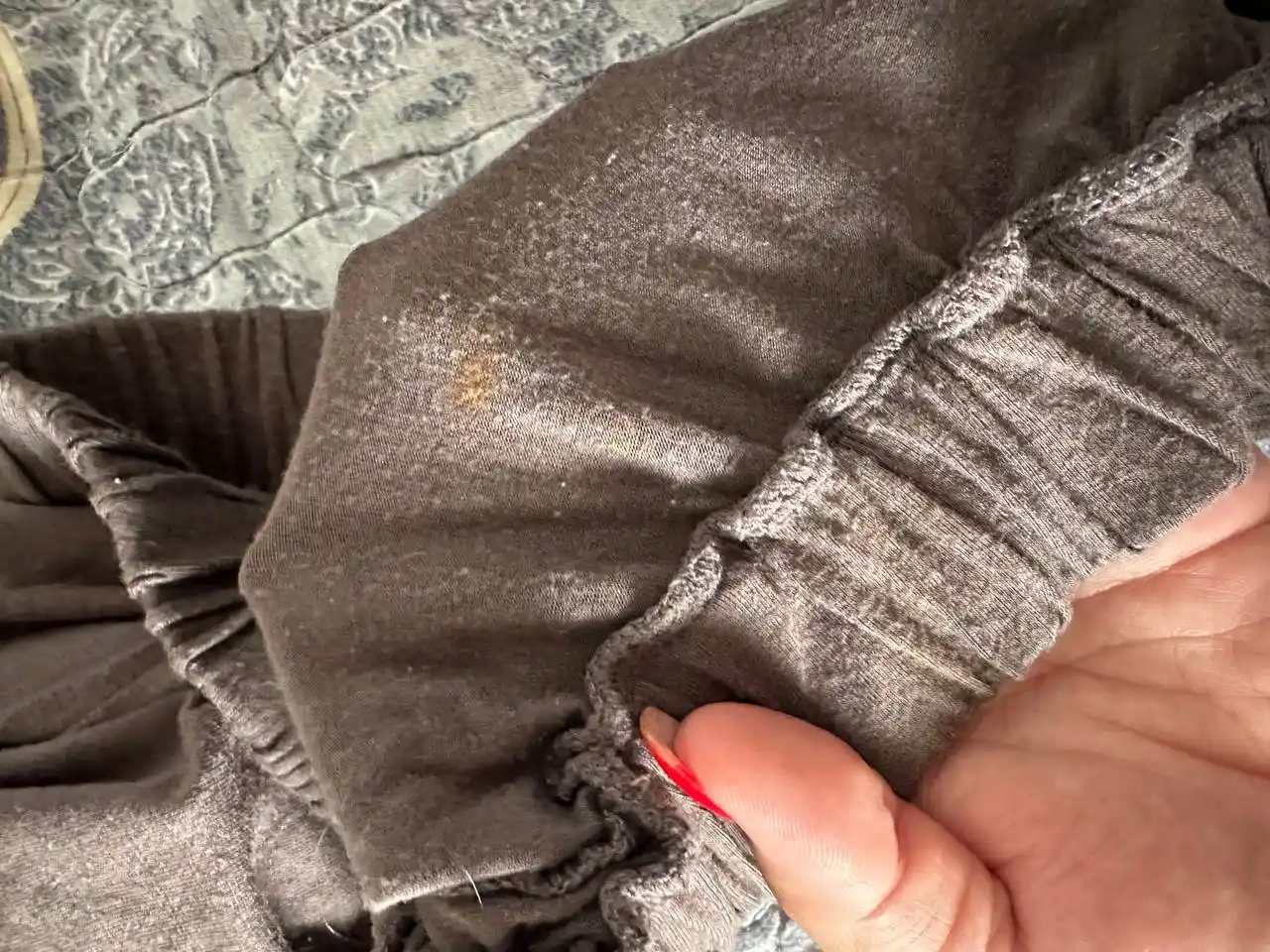 Ipakli pijama. Ayollar tungi koylaki lyamkada. Ayollar pijamasi Kioko