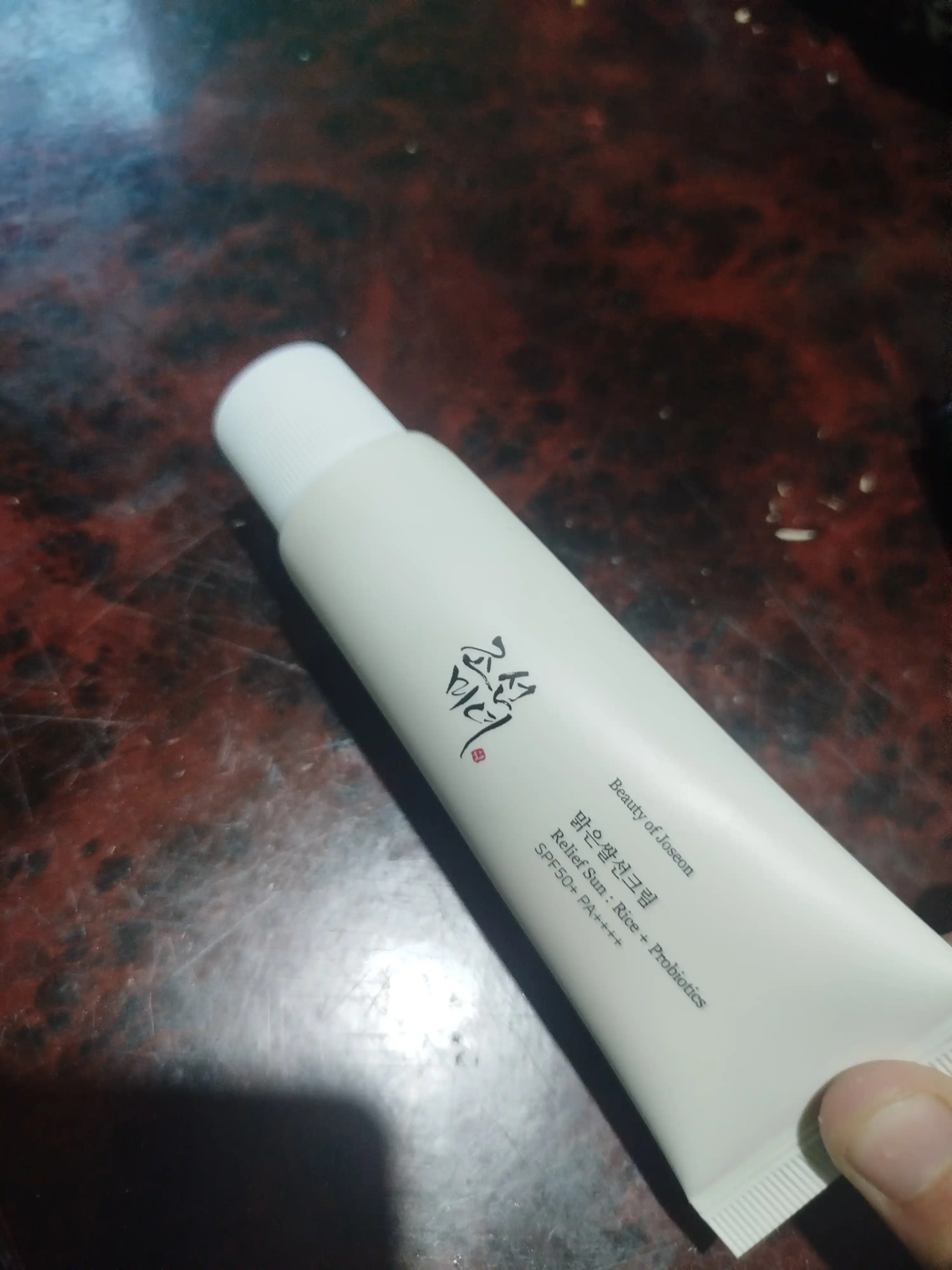SPF 50+ quyoshdan himoya qiluvchi krem, yashil choy ekstrakti va probiotiklar bilan, 50 mg