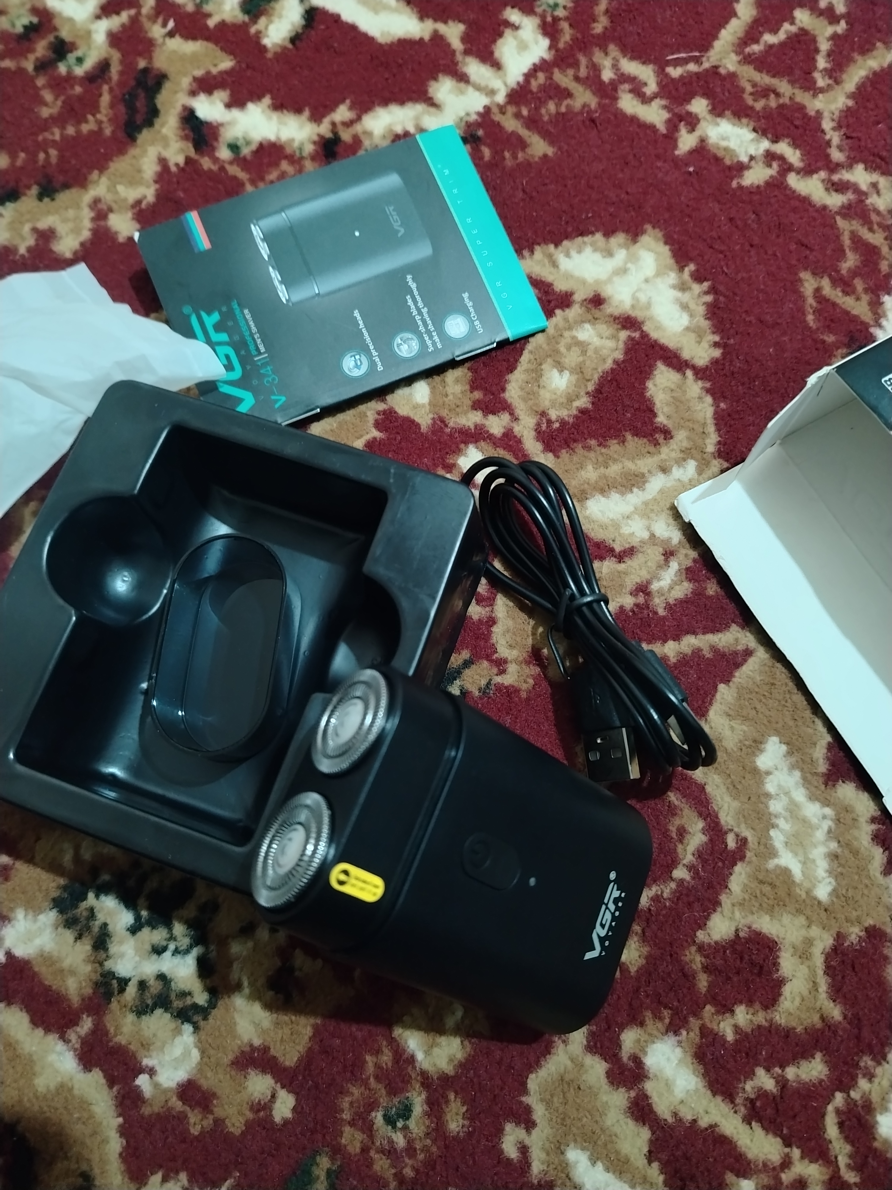 Elektr ustara VGR V-341, simsiz shaver, portativ, erkaklar uchun