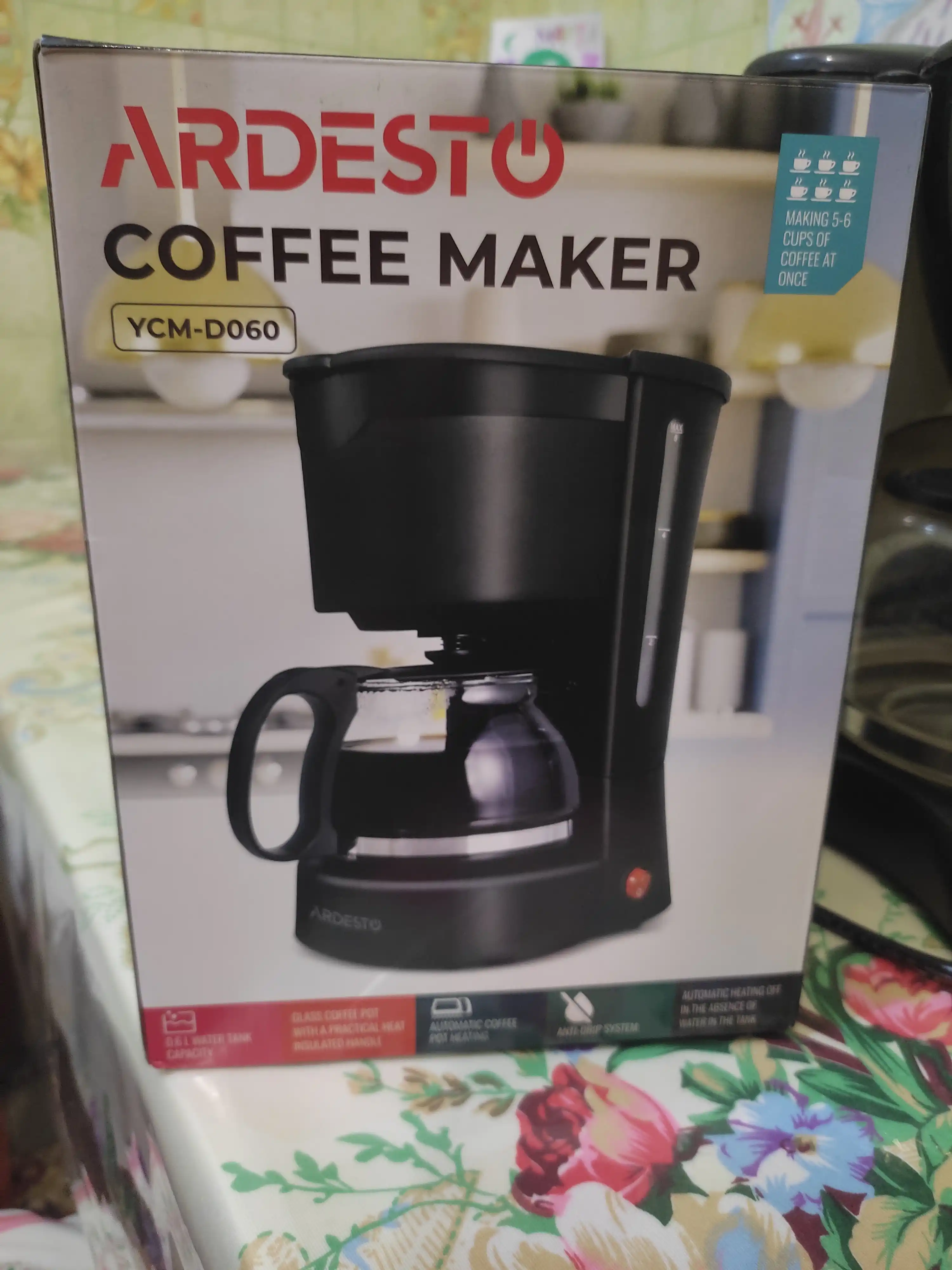 ARDESTO YCM-D060 tomchilatib qahva qaynatgich, hajmi 600 ml, tejamkor energiya sarfi 650Vt
