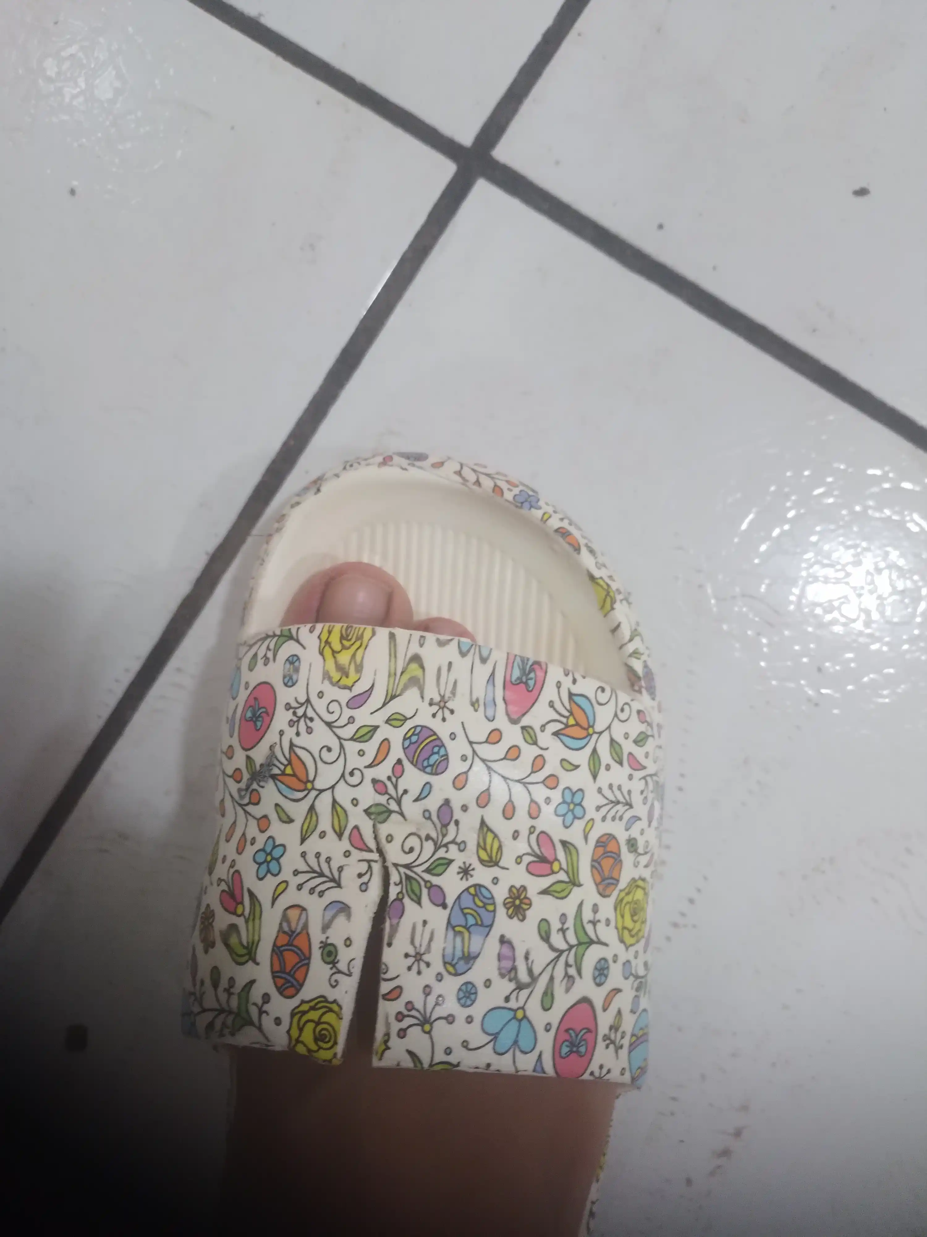 Uy va ko‘cha uchun kuzgi-yozgi ayollar shippaklari, ofis uchun uggilar, uy shippaklari