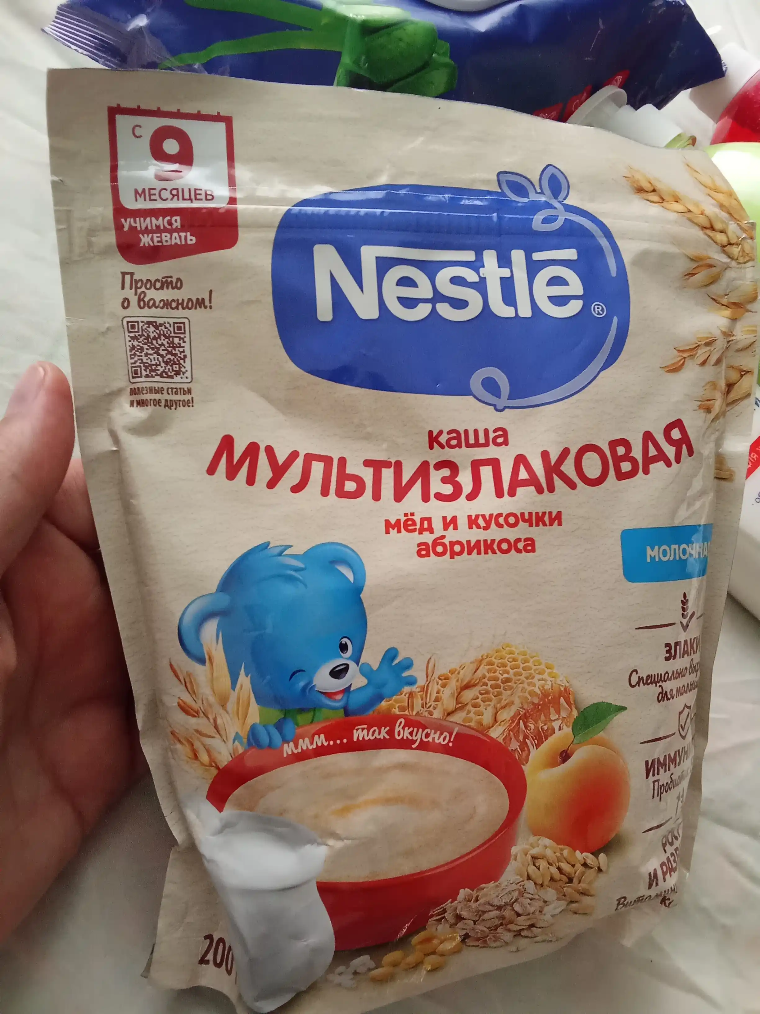 NESTLE bo‘tqasi Asal va o‘rik bo‘lakchalari qo‘shilgan sutli multiflok paket 200 g
