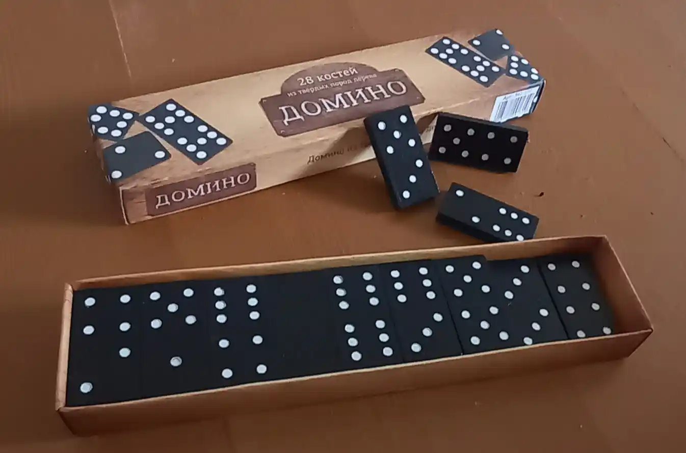 Domino stol o'yini. Klassik o'yin