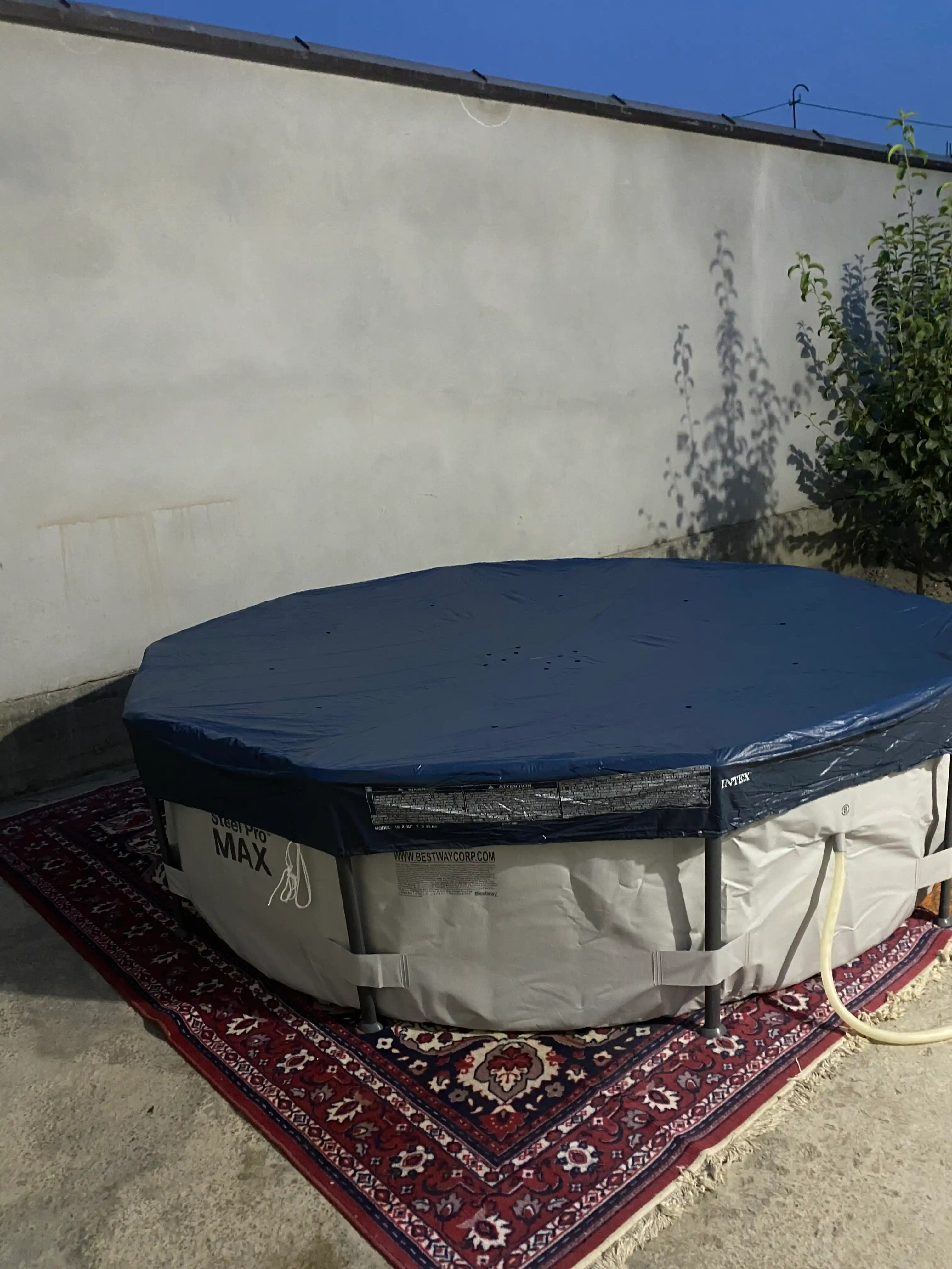 Karkas hovuzi uchun tent