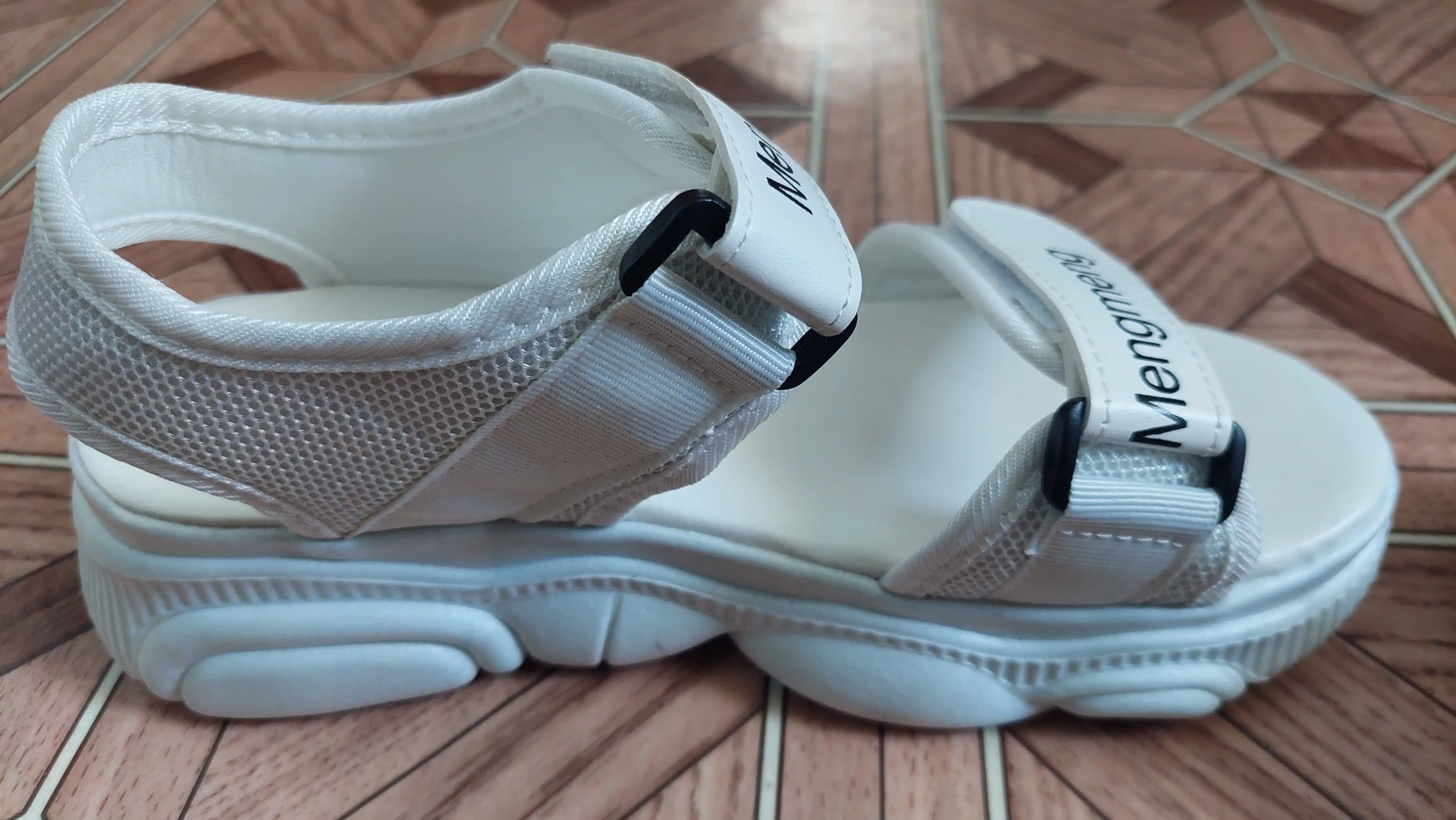 Ayollar sandallari sport, to'qimachilik va eko-charm, Eva insole