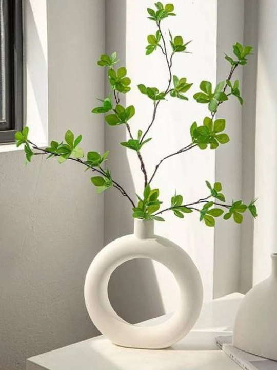 Gullar uchun guldon, plastik