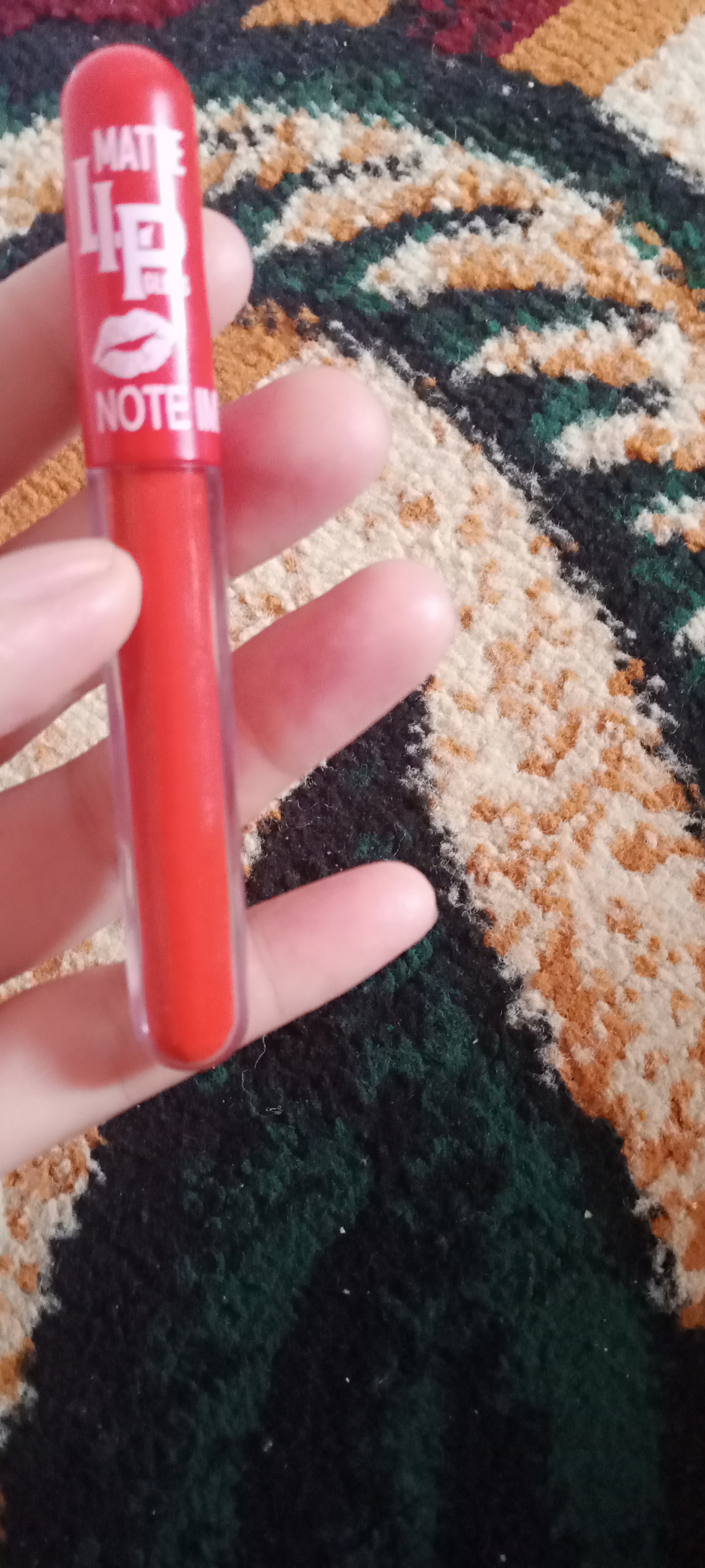 Suyuq mat lab bo‘yog‘i, soyali, ipakdek mat farg‘onasi bilan Matte Lip Gloss