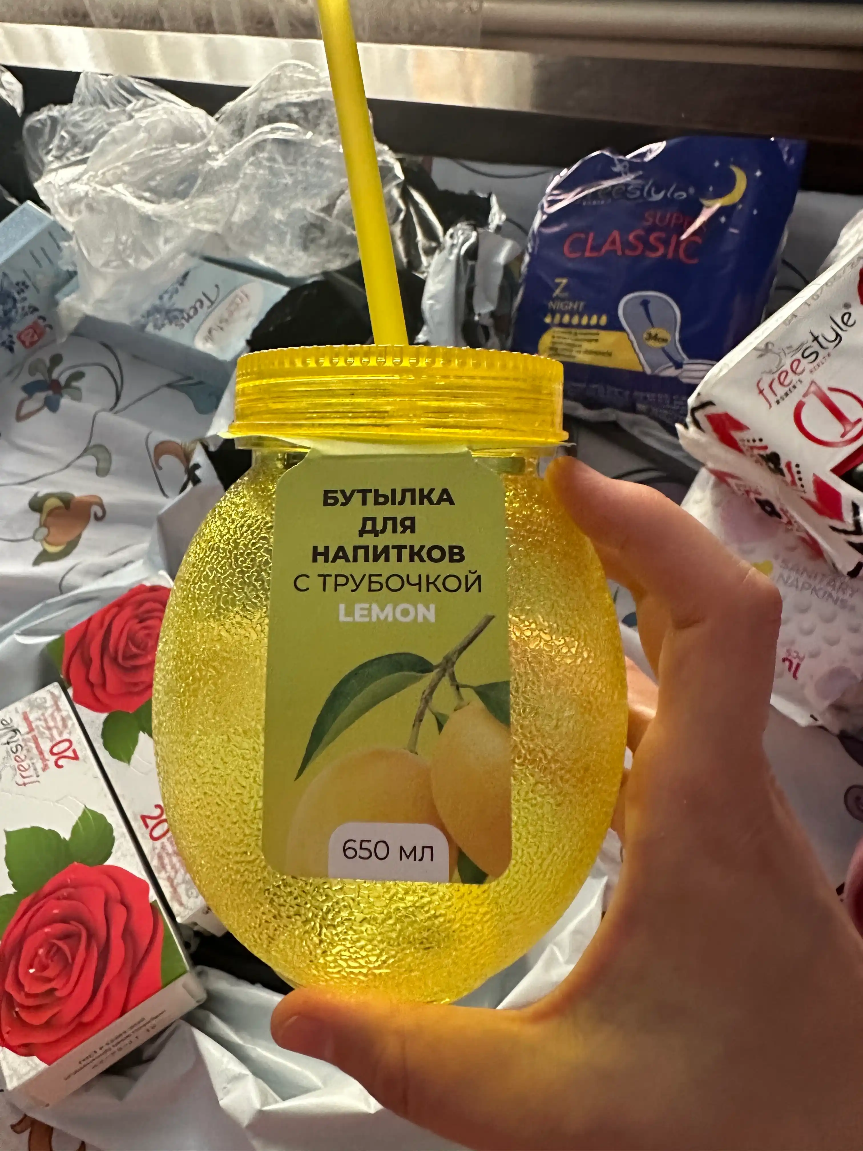 Стаканы для напитков с трубочкой