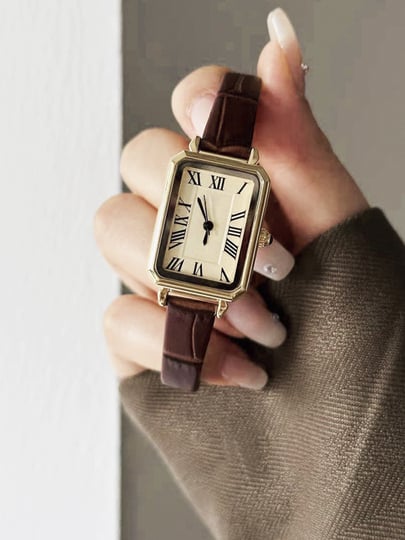 Farrosh ayol bilan paypoqdagi porno Ehtiyotkorlik bilan porno onanizm