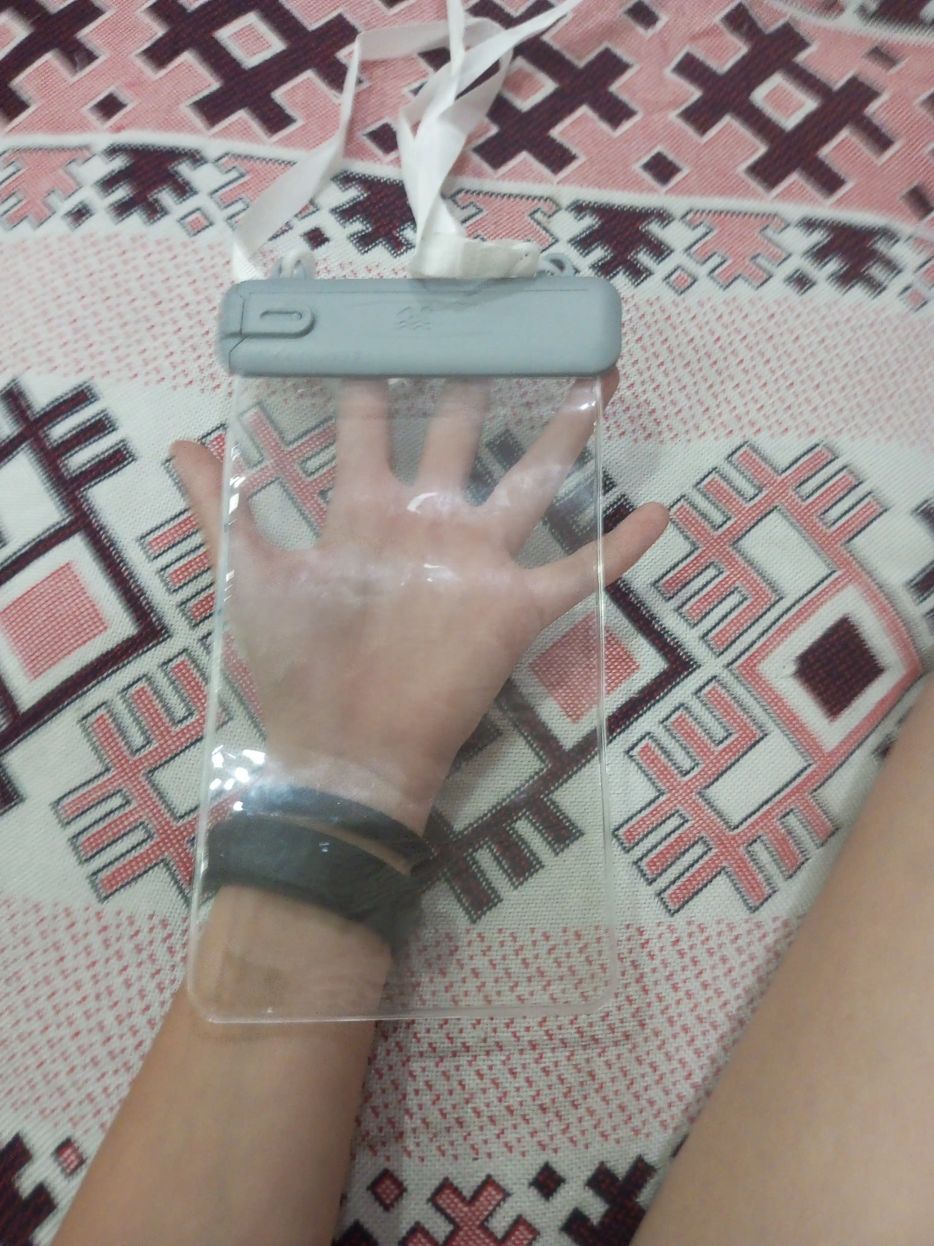 Telefon uchun suv o‘tkazmaydigan g‘ilof, germetik va universal chexol, basseyn uchun