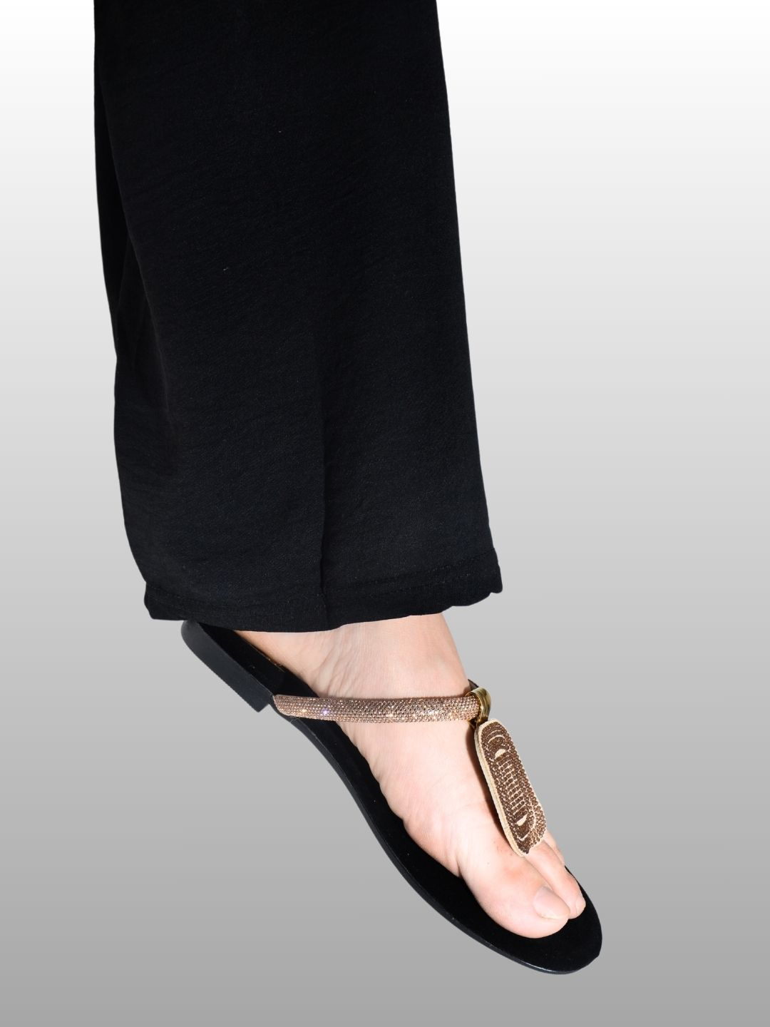 8-mart uchun erotik pornografik tabriklar Plyaj yaqinidagi butalar ichida porno pikap