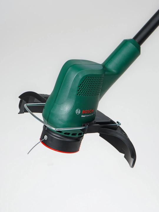 Мощные триммеры Bosch: AFS 23-37 & EasyGrassCut 26 – Идеальный газон без усилий