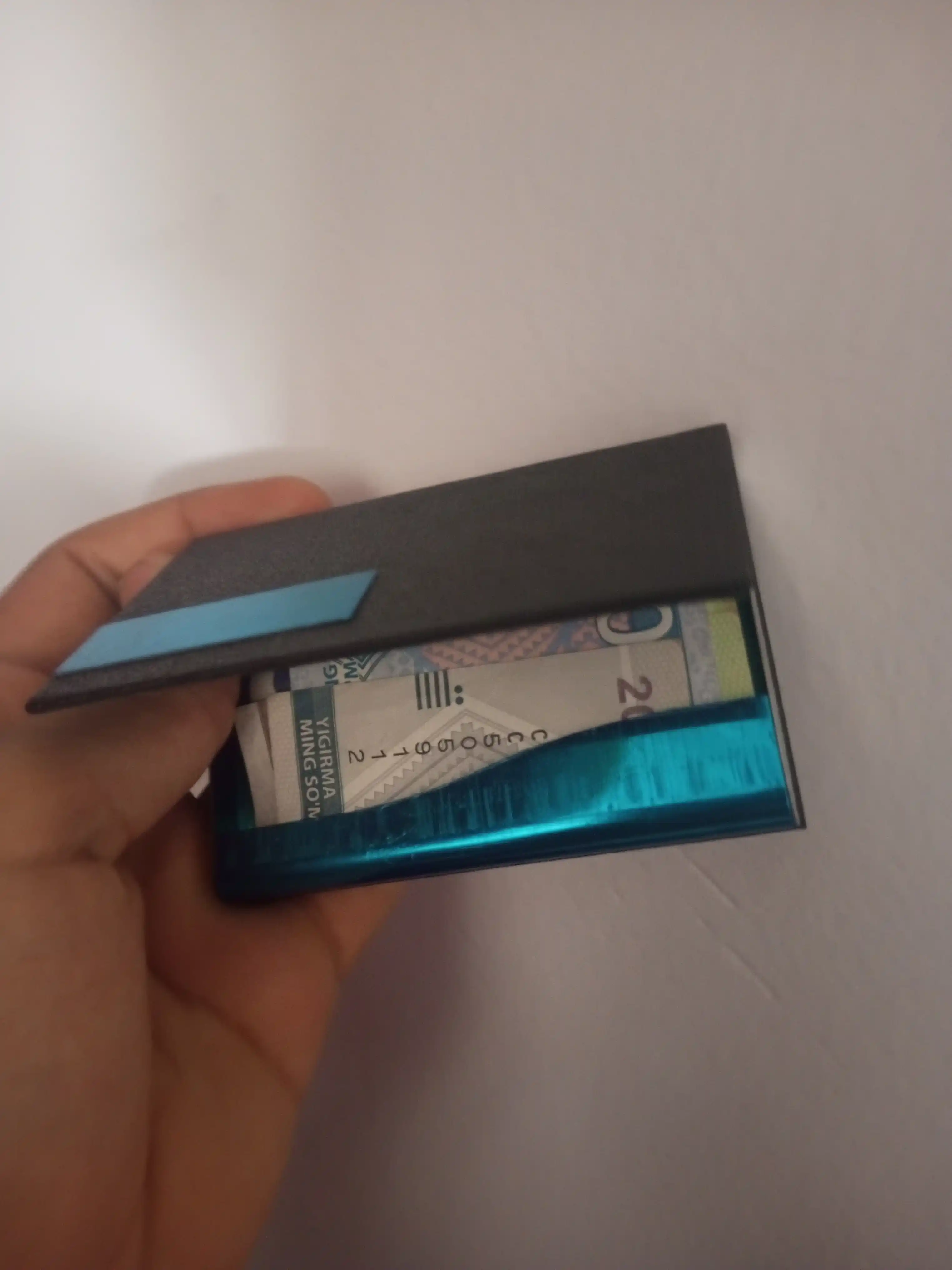 Metal kartxolder, hamyon, bank, kredit va viza kartalar hamda vizitka solish uchun