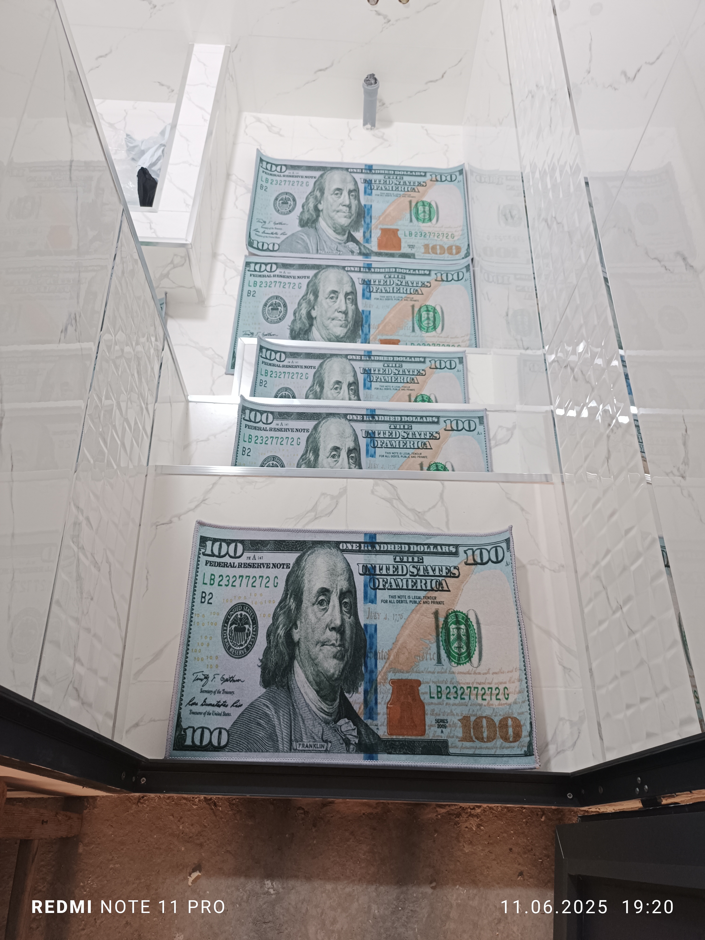 Gilamcha 100 dollar ko'rinishda, dekorativ, xonaga