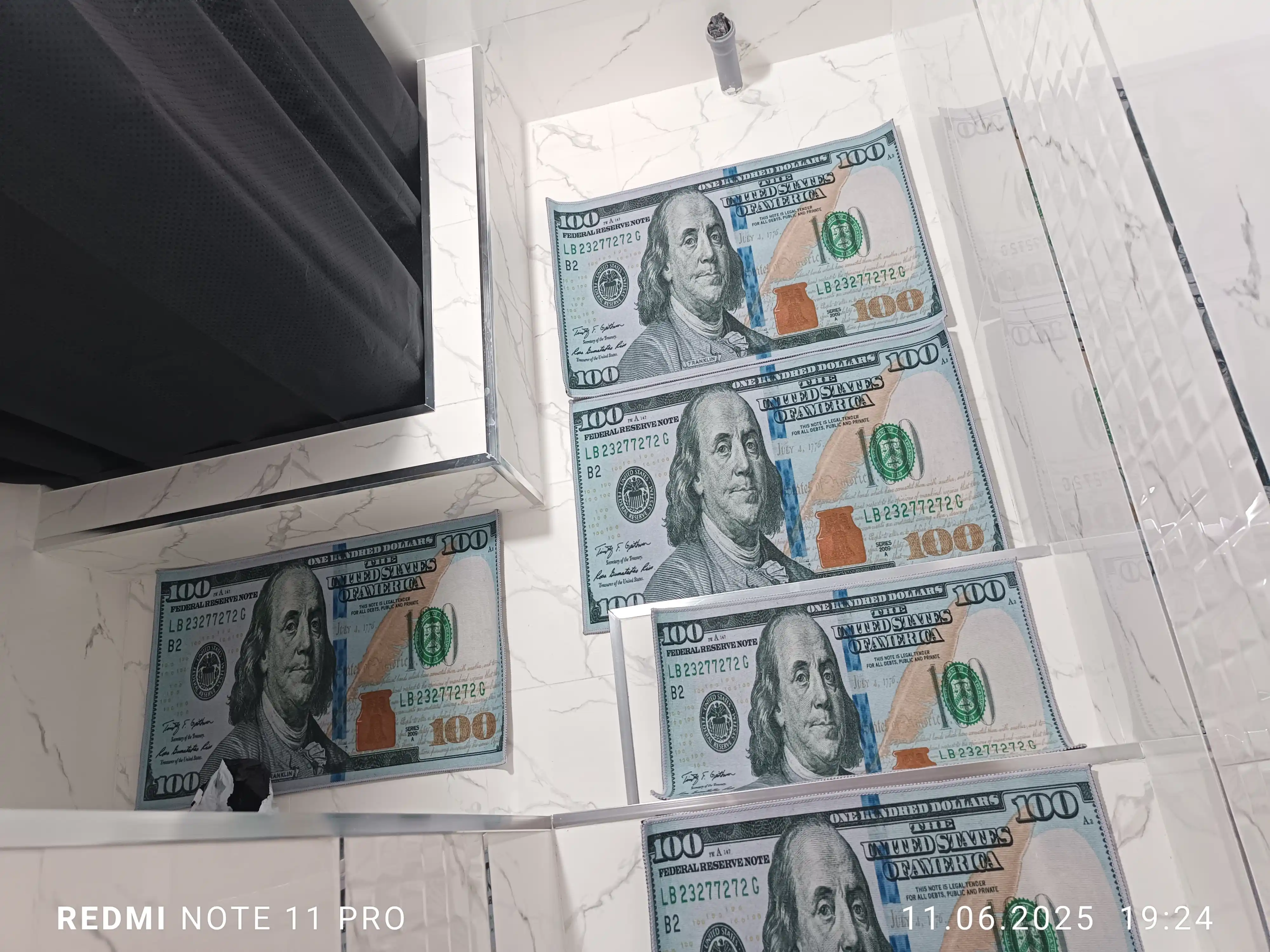 Gilamcha 100 dollar ko'rinishda, dekorativ, xonaga