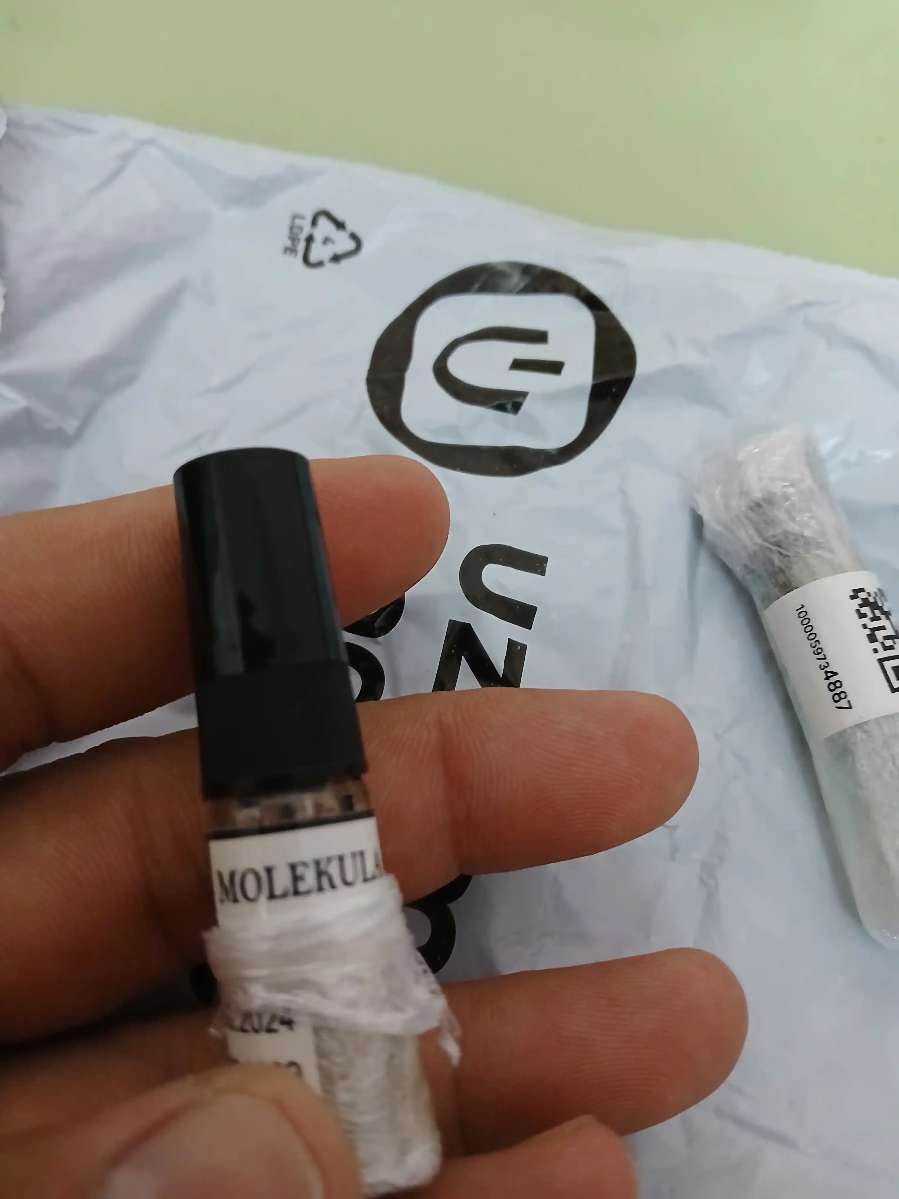 Еrklaklar va ayollar uchun parfyumlangan suv Molecule 020