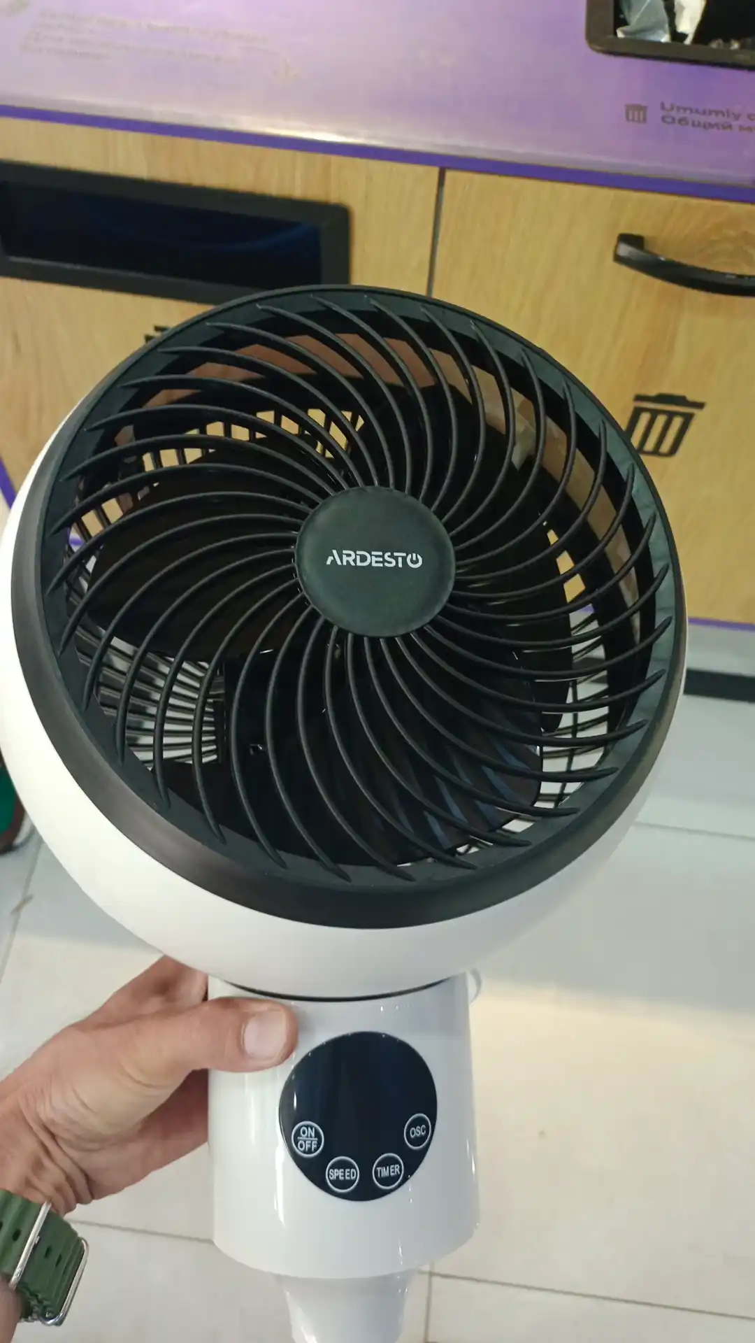 Напольный вентилятор с пультом дистанционного управления Ardesto FNT-C880, LED-дисплей