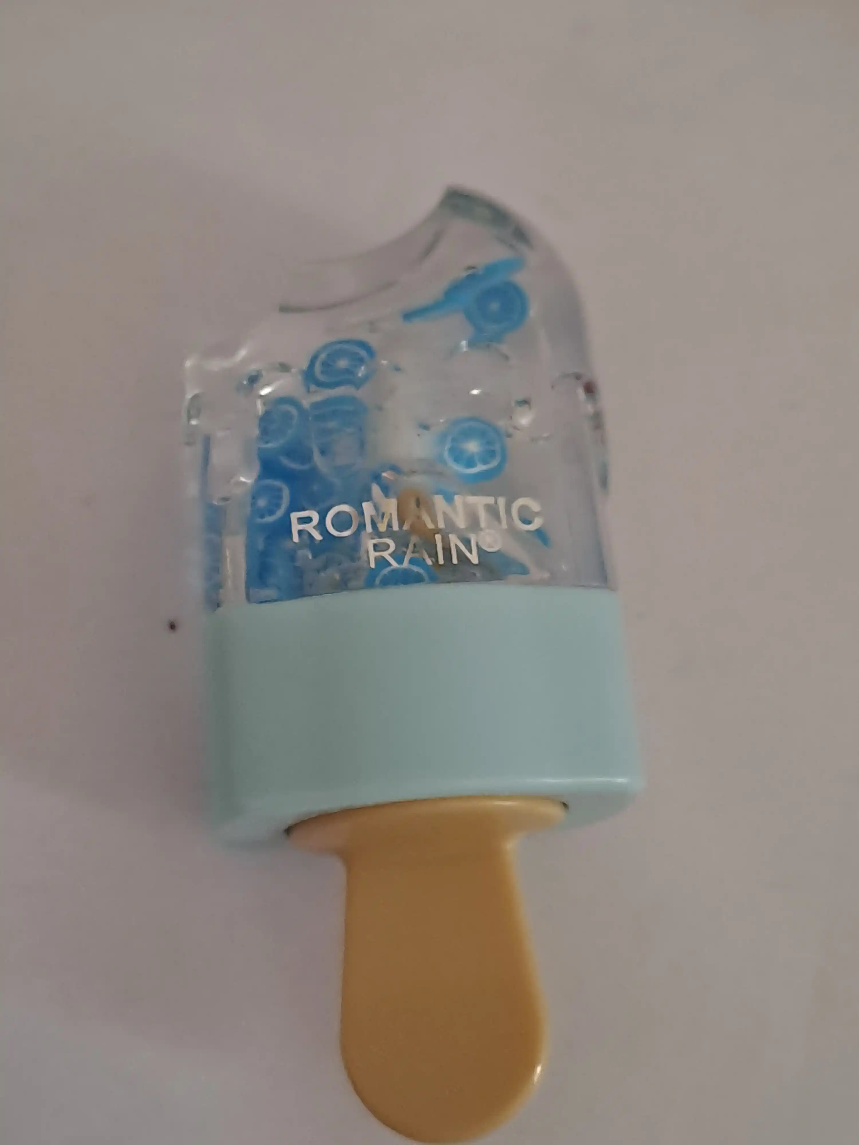 Блеск для губ с фруктовым вкусом мороженого Romantic Rain, 5 мл