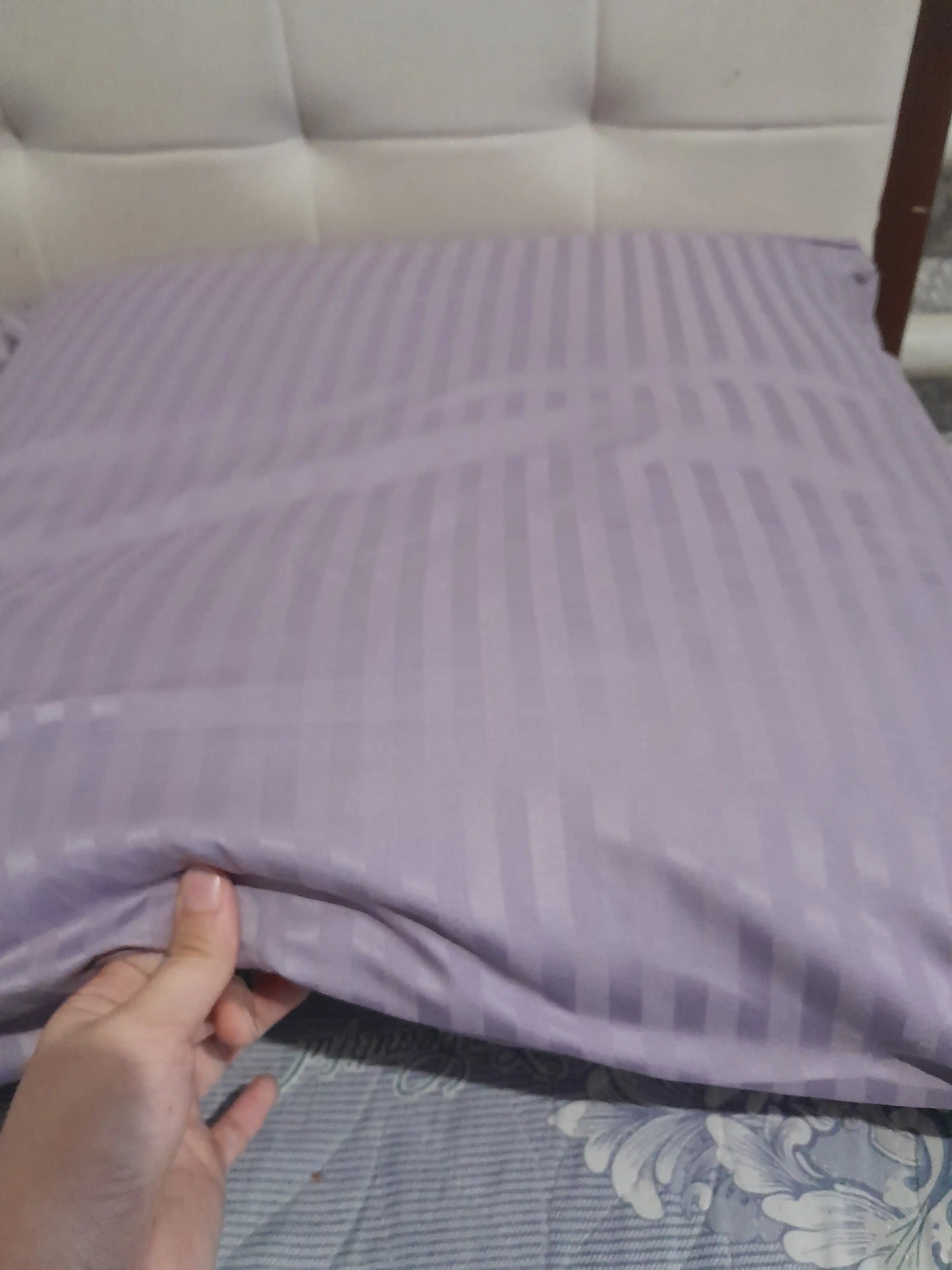 Stripe matosidan 50 x 70 va 70 x 70 sm o‘lchamli qoplamalar