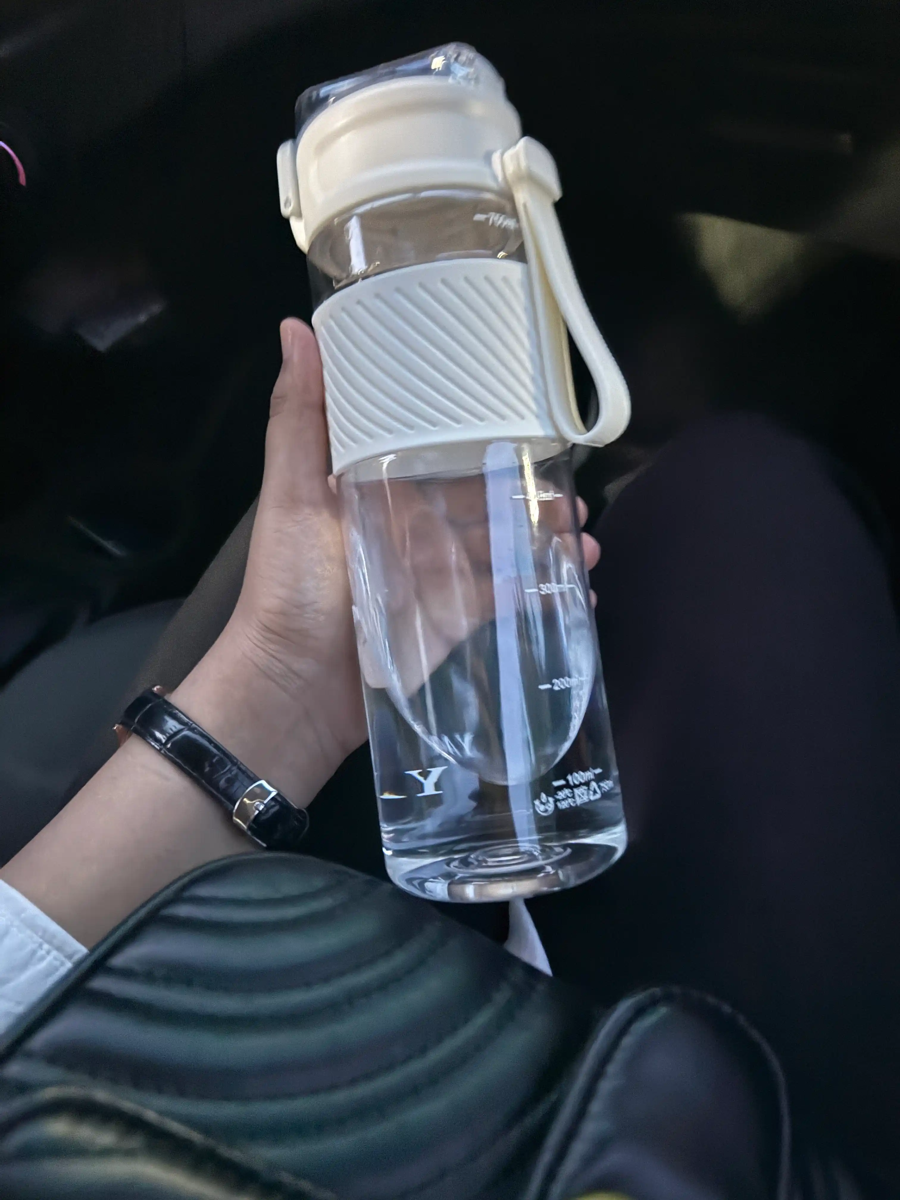 Suv uchun sport idishi, silikon belbog' va qulf bilan, 780 ml