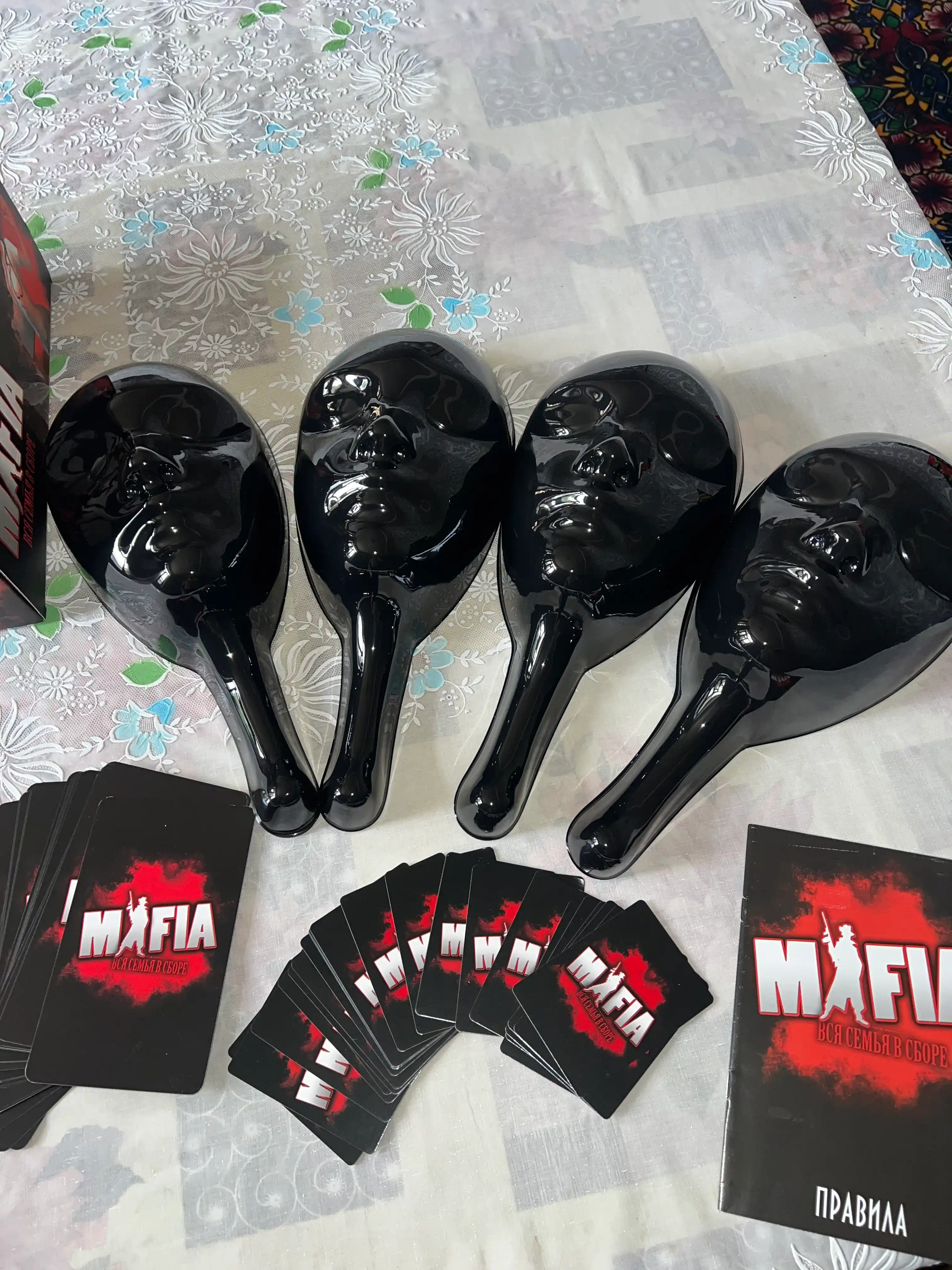 Настольная карточная игра Мафия, вся семья в сборе