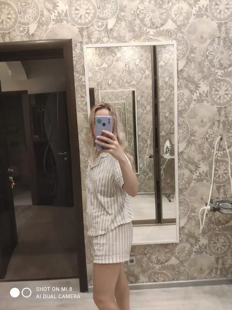 Shim, shortik va ko'ylak bilan Flora pijamasi