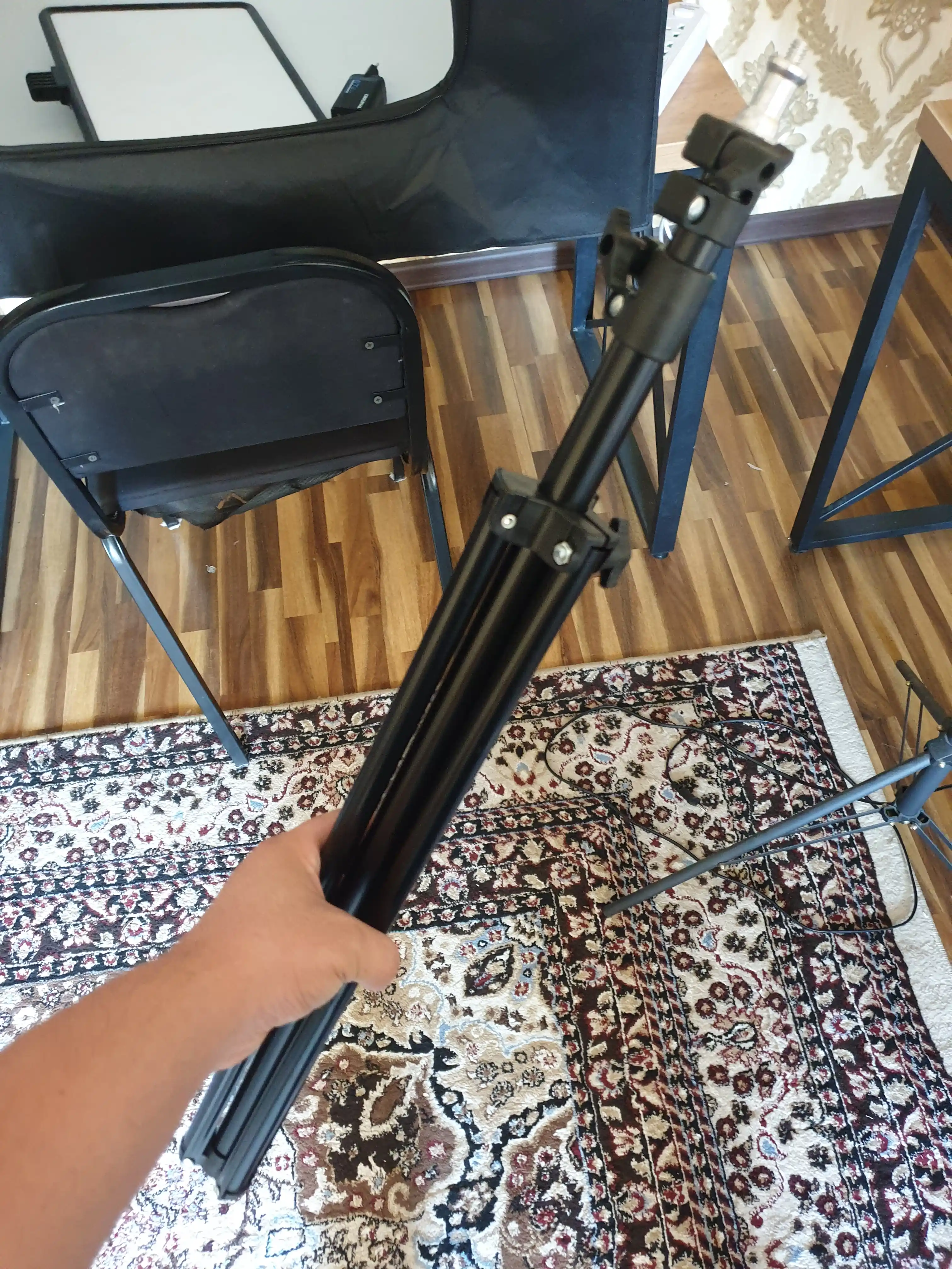 Fotostudiya uchun chiroqlar - universal shtativ tripod bilan