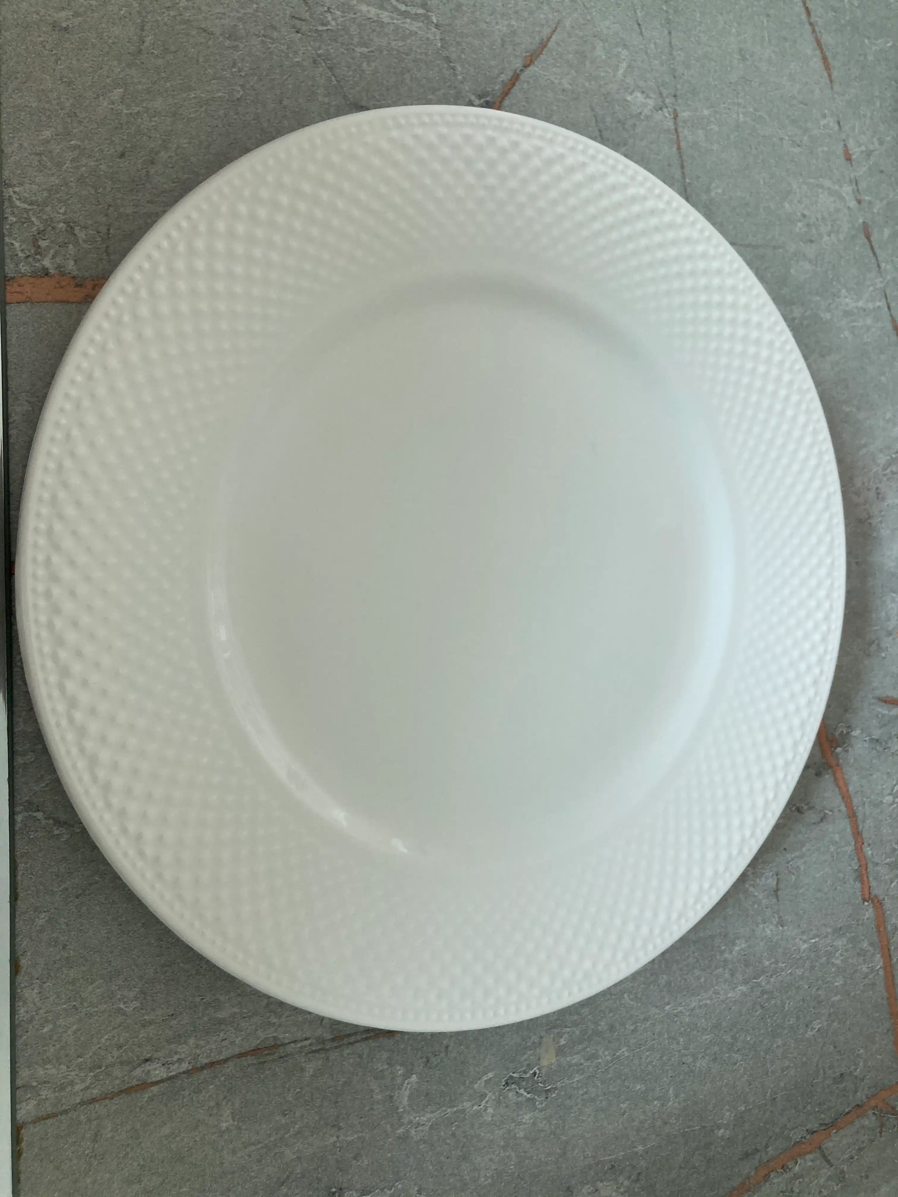 PD2454 modeli bo‘yicha vafli naqshli yumaloq farfor likopcha