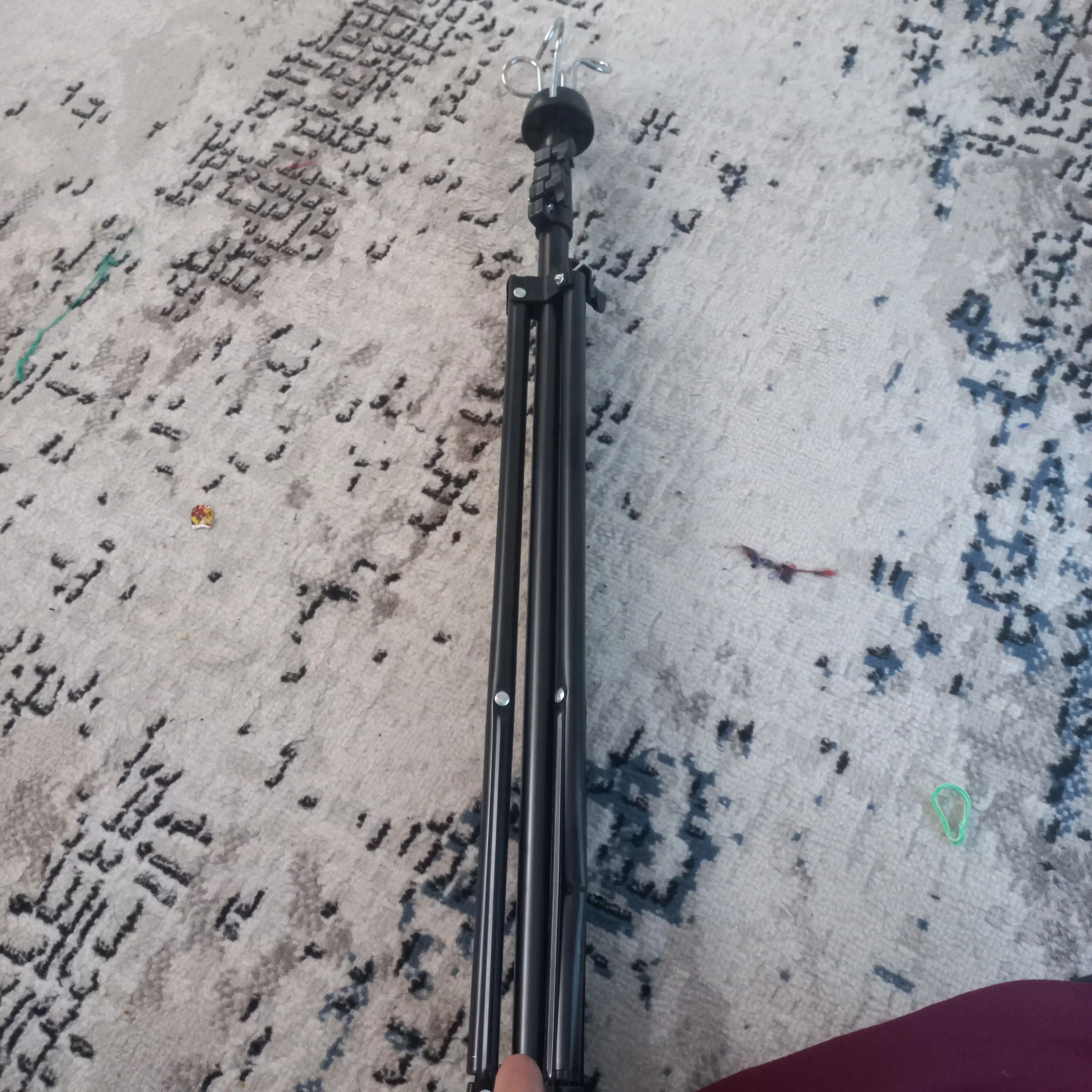 Uzoq muddatli infuziyalar uchun teleskopik tibbiy tomchilatuvchi tripod tomchi tokchasi