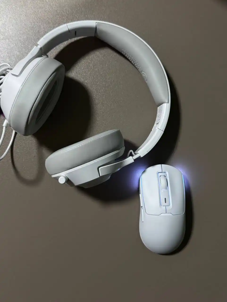 Gaming simsiz sichqoncha Lorgar MSA10W, RGB yoritgich bilan