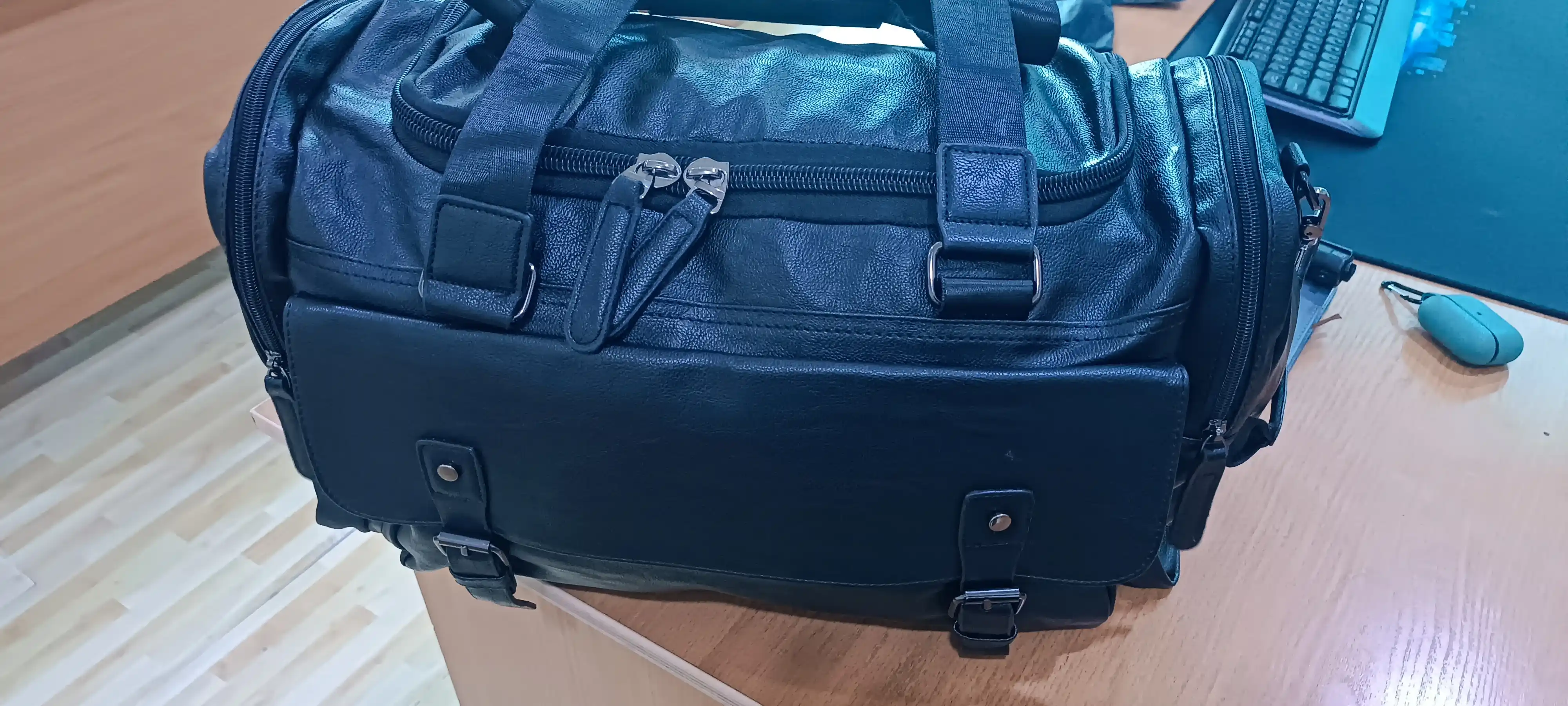 Erkaklar sumkasi, sport va sayohat, xizmat safari uchun, qo'l yuki