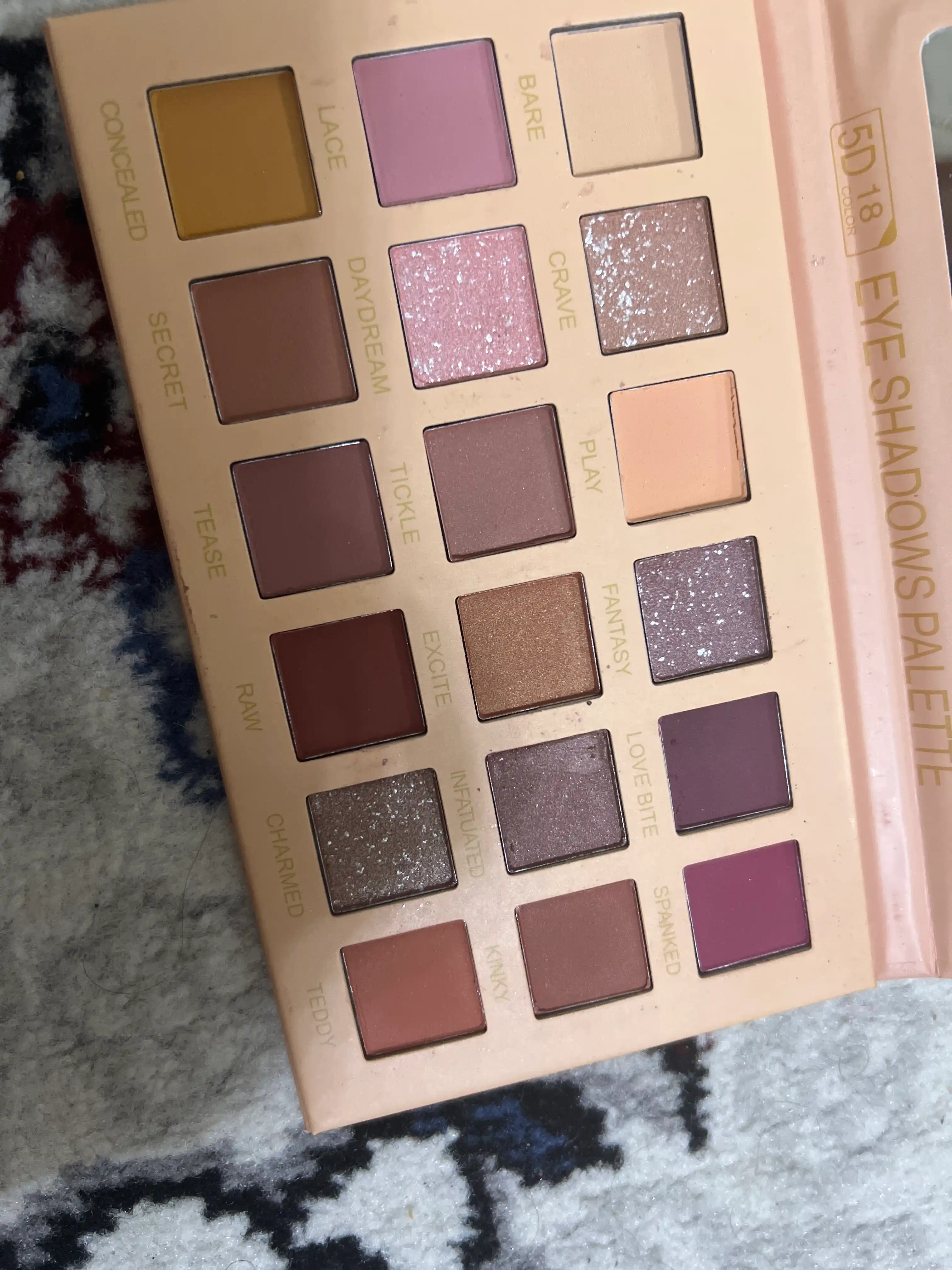 Тени для век Huda Beauty NUDE, 18 разных цветов