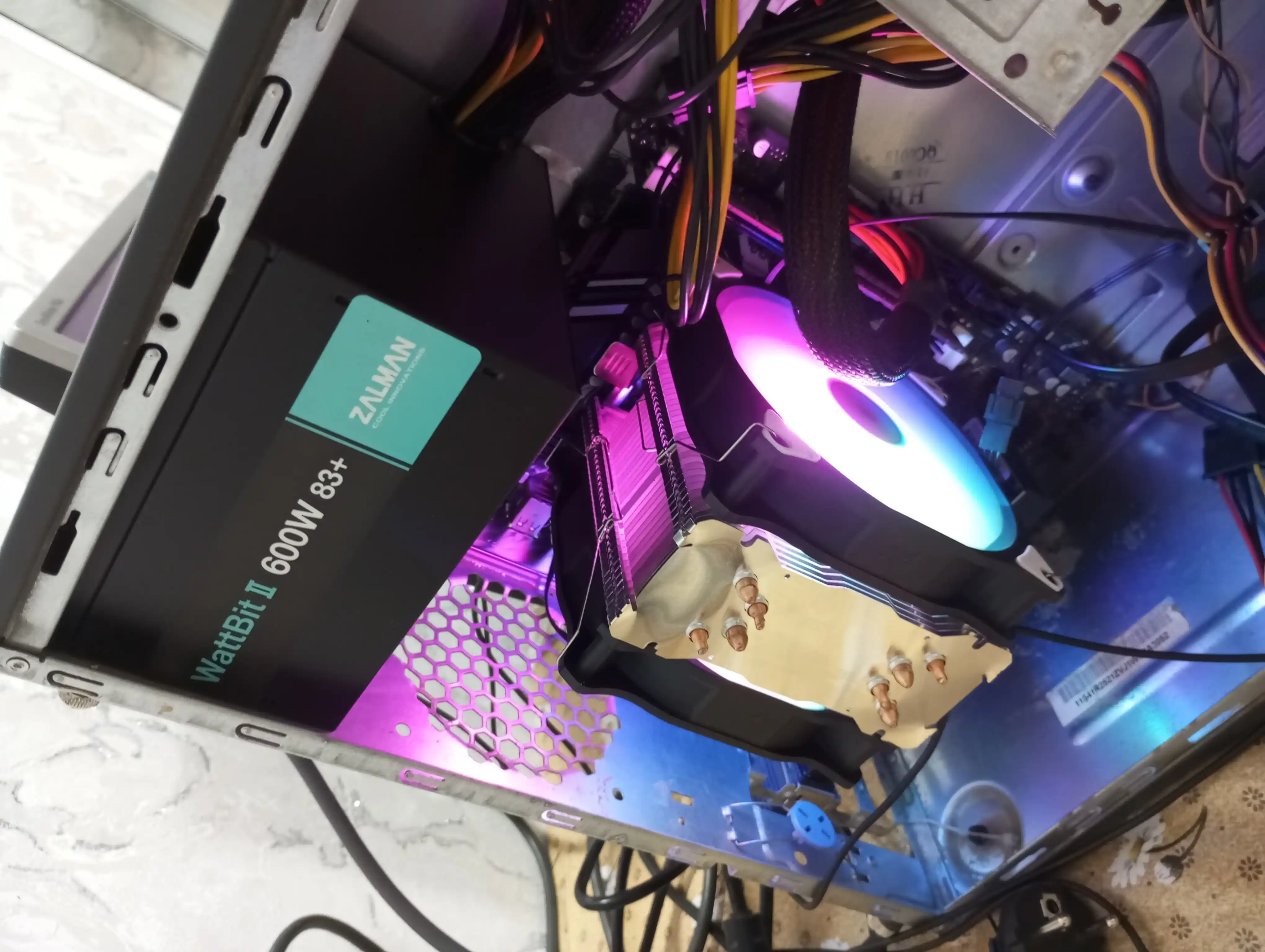 Zalman Wattbit II quvvat manbai, 500W/600W, 83% samaradorlik, 120 mm ventilyator