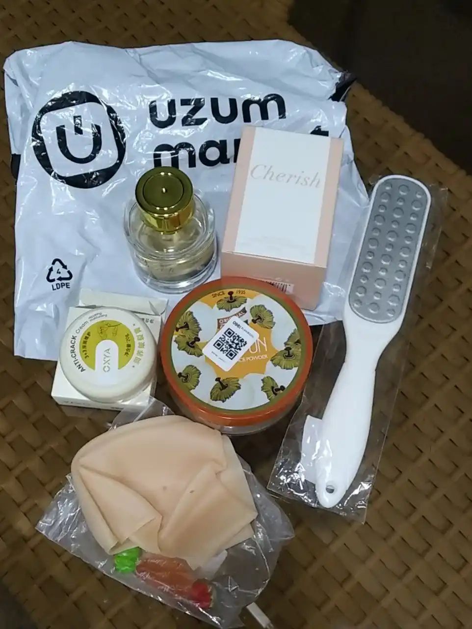 Yuz uchun silliqlovchi xususiyatga ega bo‘lgan xiralashtiruvchi upa