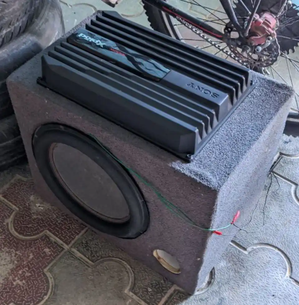 Sony XM - N1004, 4 kanalli ovoz kuchaytirgich