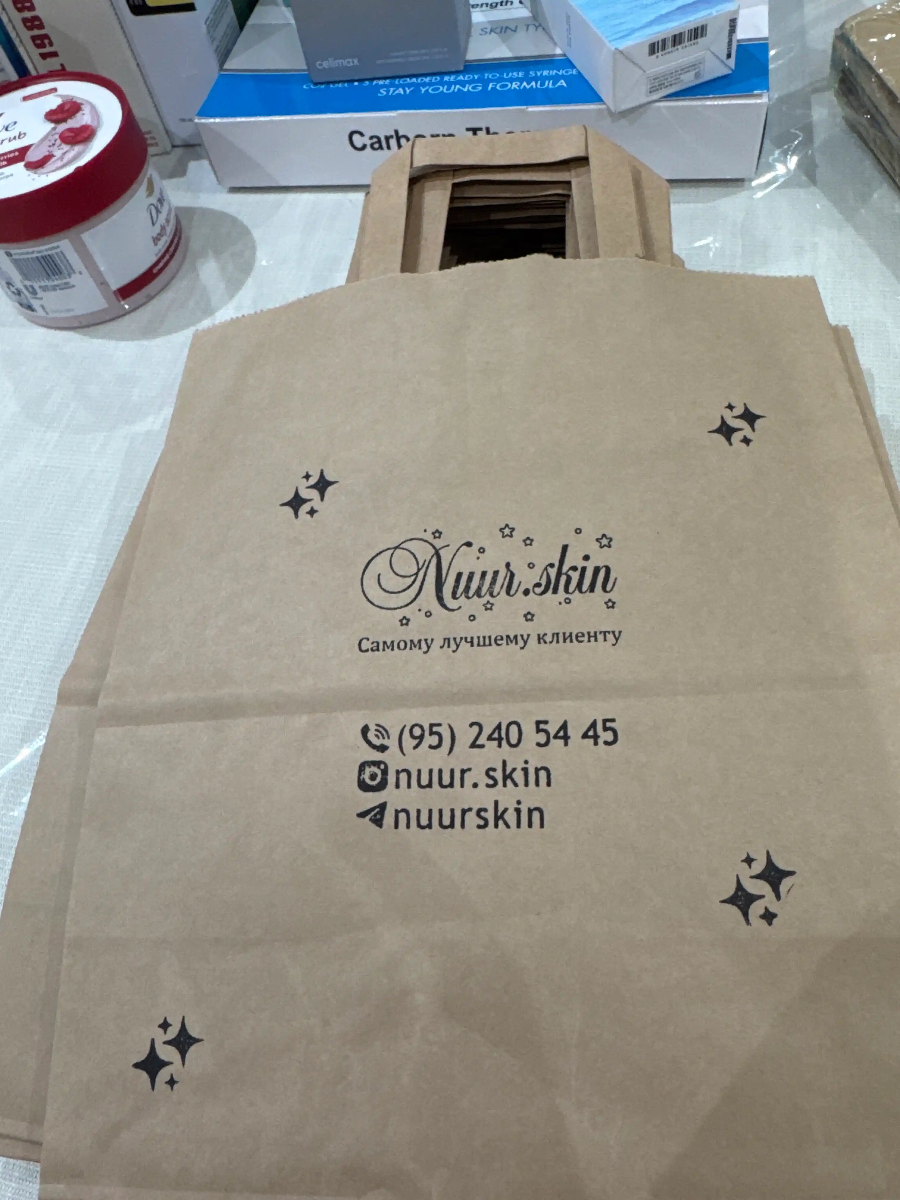 Buralgan va tekis tutqichli kraft qog'oz paket, 25 dona