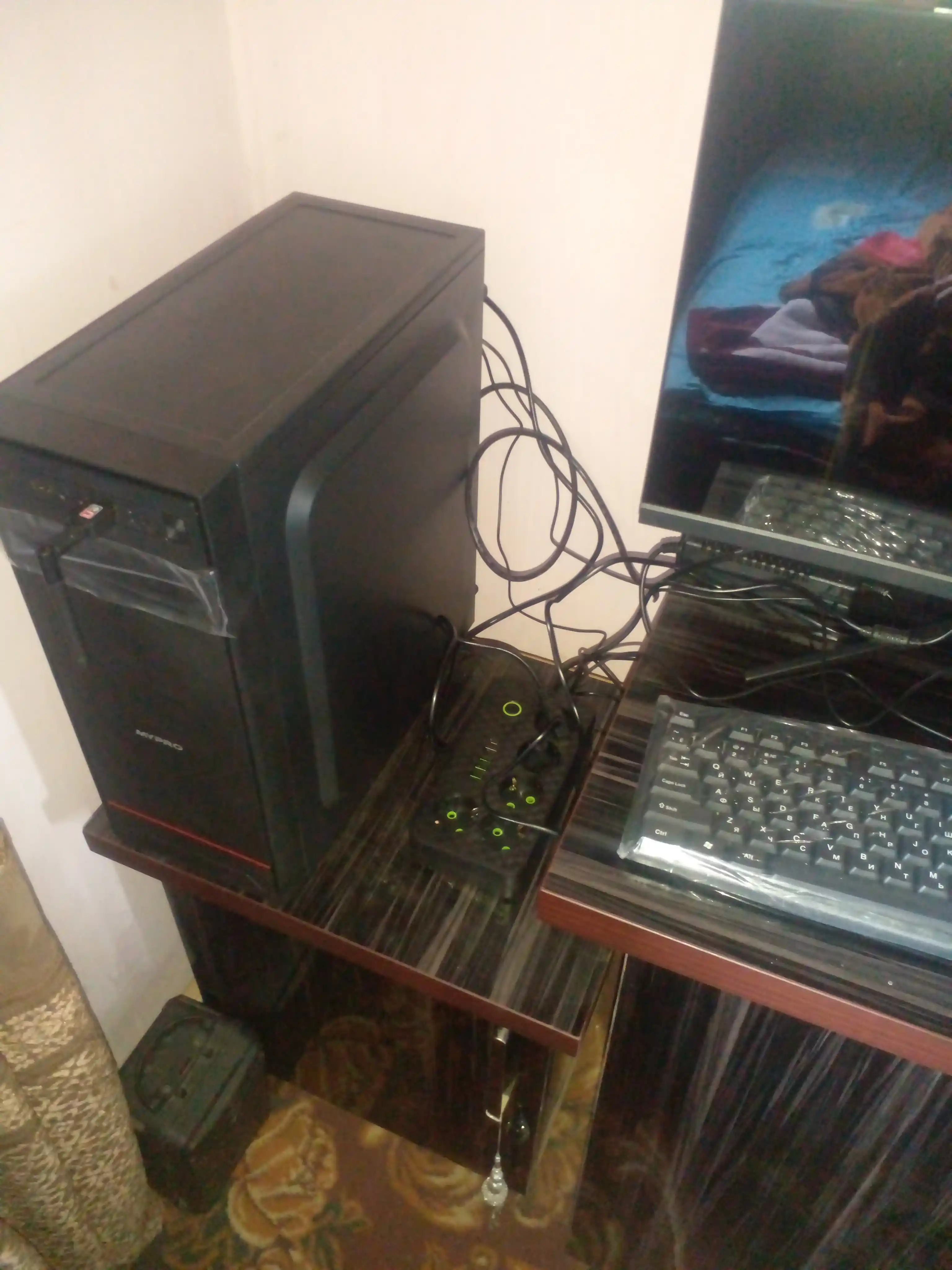 Ofis, uy va o'qish uchun shaxsiy kompyuter, Windows o'rnatilgan, Intel Core i5, 256 GB SSD