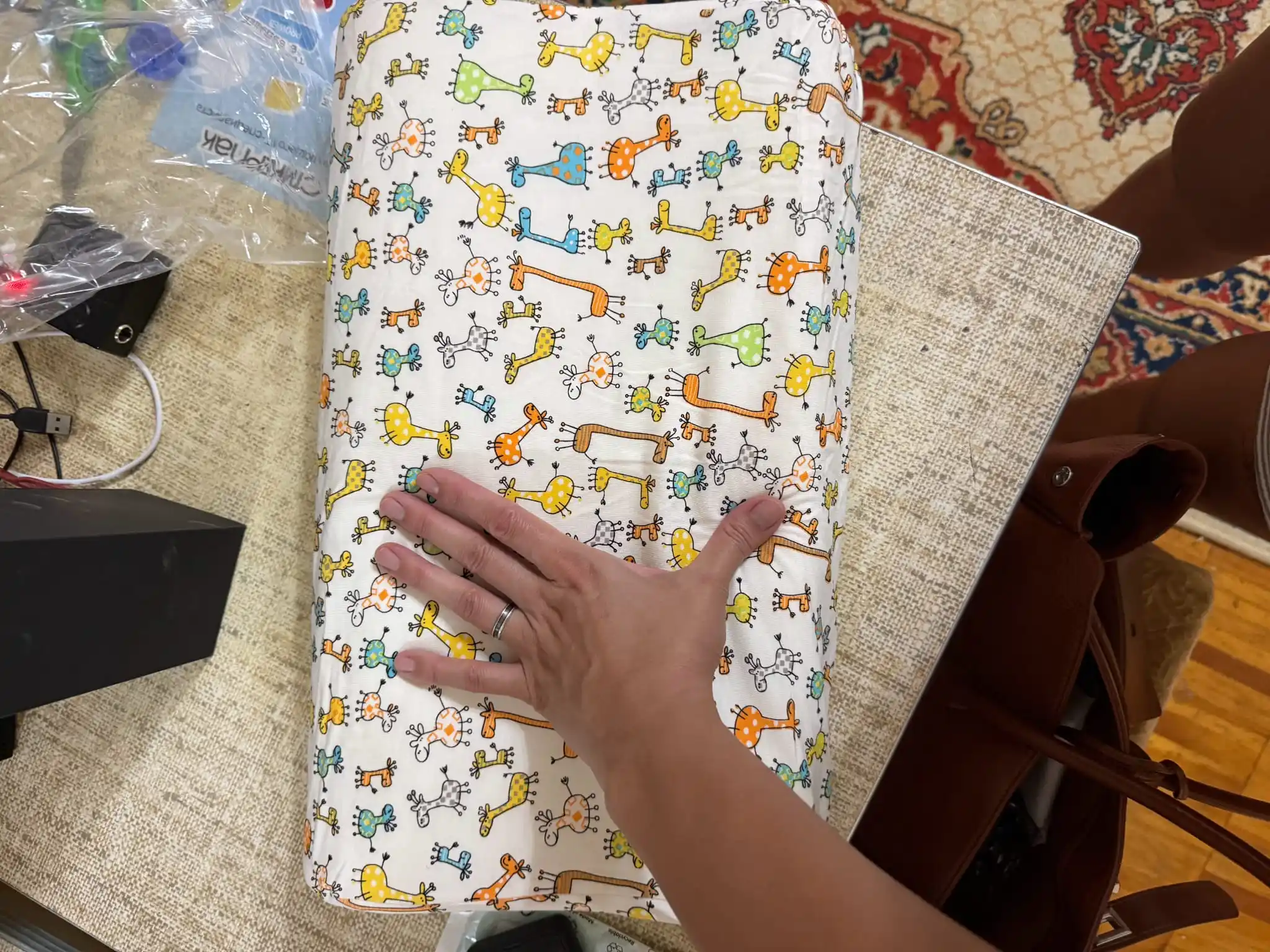Bolalar ortopedik uyqu yostigi, Memory Foam xotira effektiga ega toldiruvchi