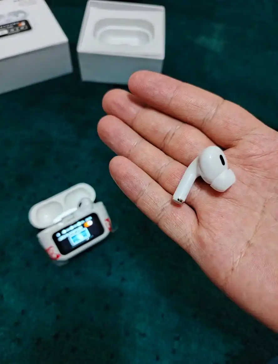 Sensorli displeyli TWS simsiz quloqchinlar (naushnik) Bluetooth 5.4iPhone va Android uchun